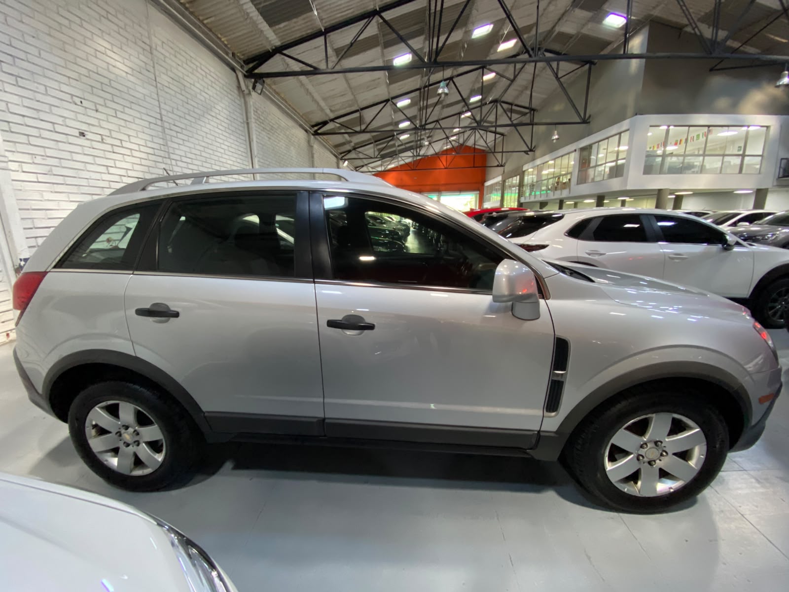 Chevrolet - Captiva - 2011 image number 2