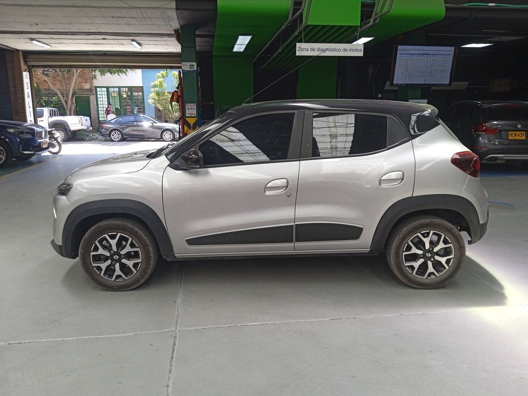 Renault - Kwid - 2025 image number 6