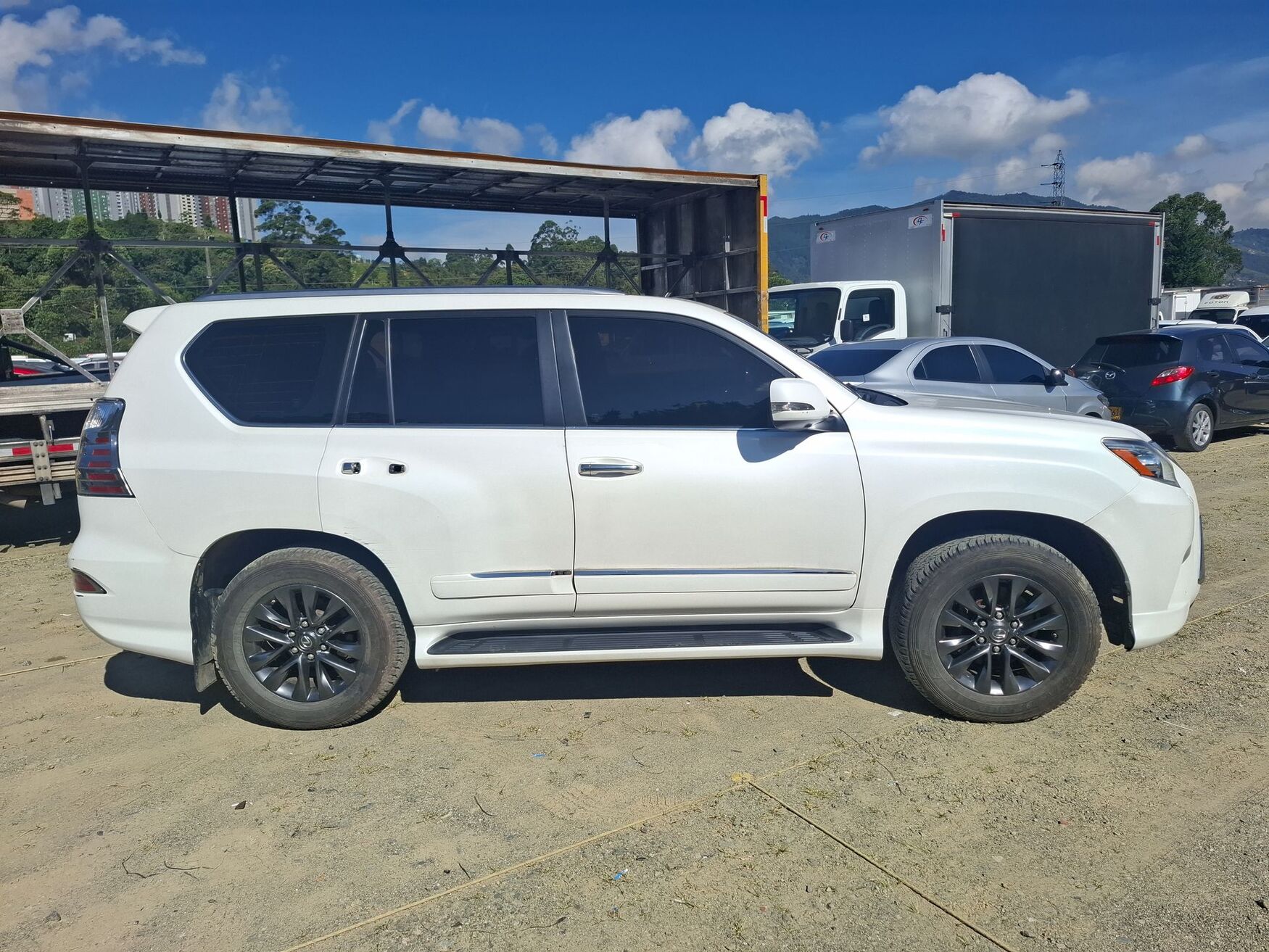 Lexus - GX 460 - 2016 image number 10
