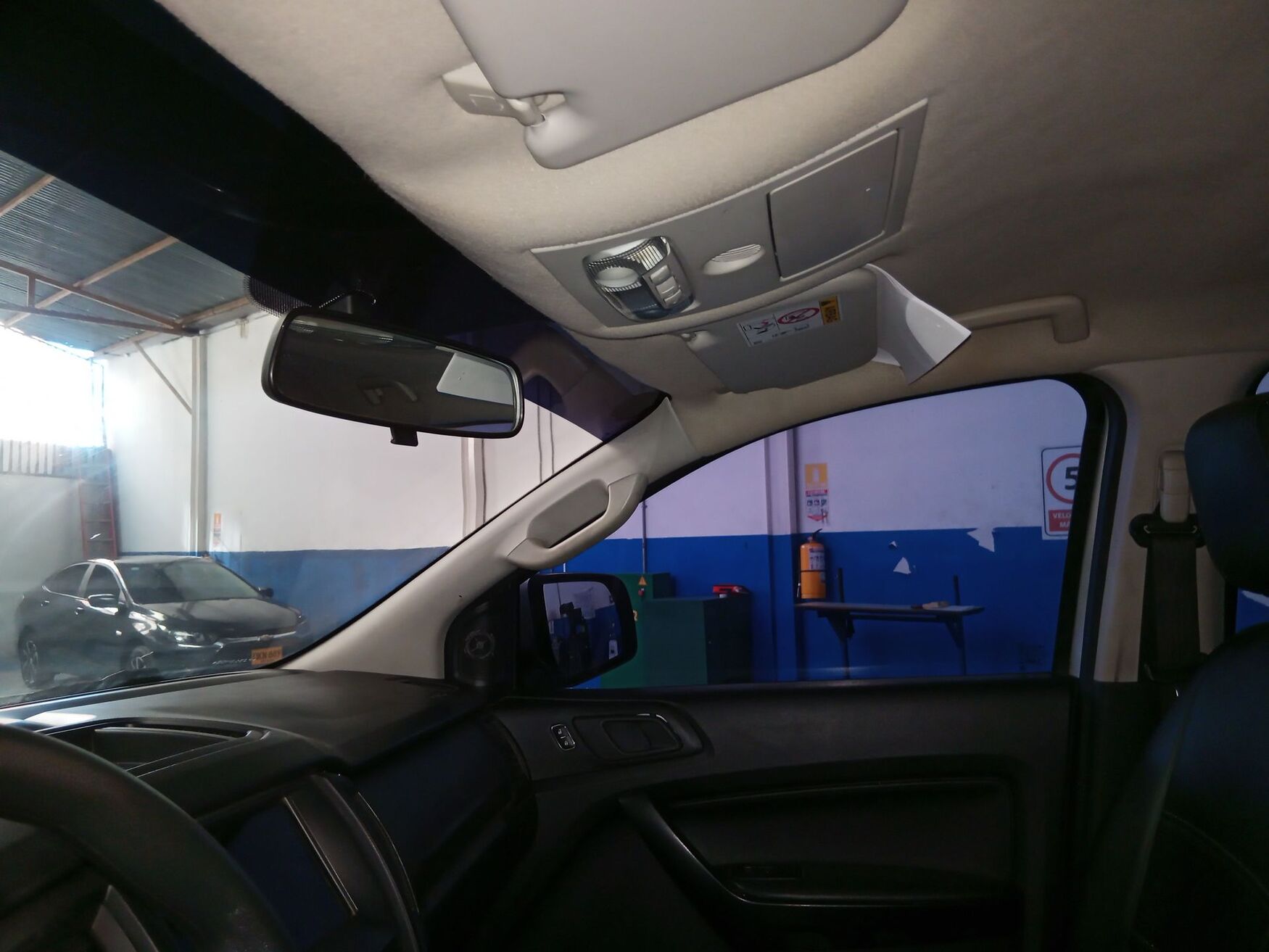 Ford - Ranger - 2023 image number 2