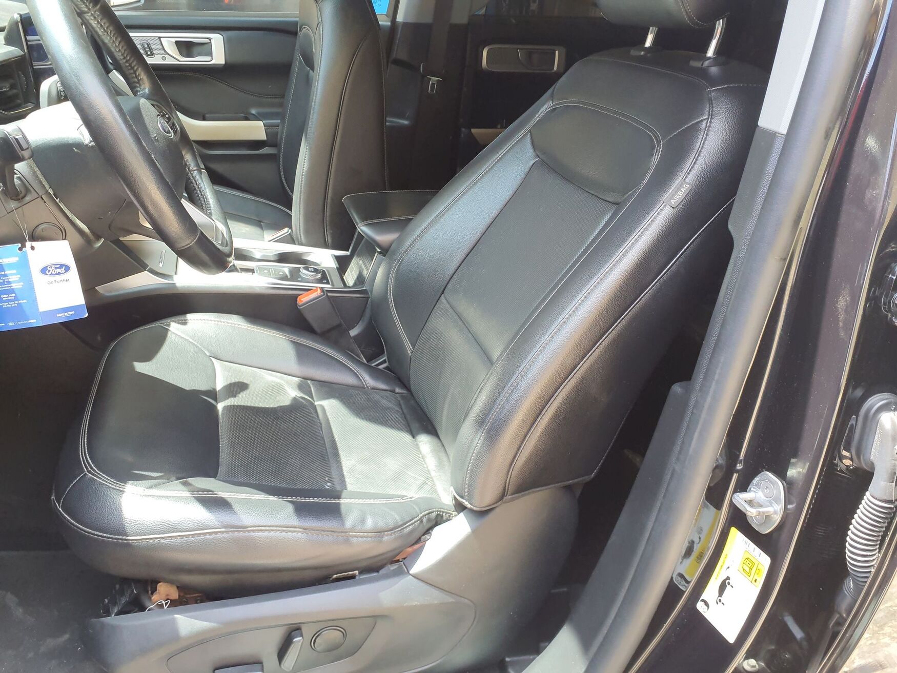 Ford - Explorer - 2021 image number 2