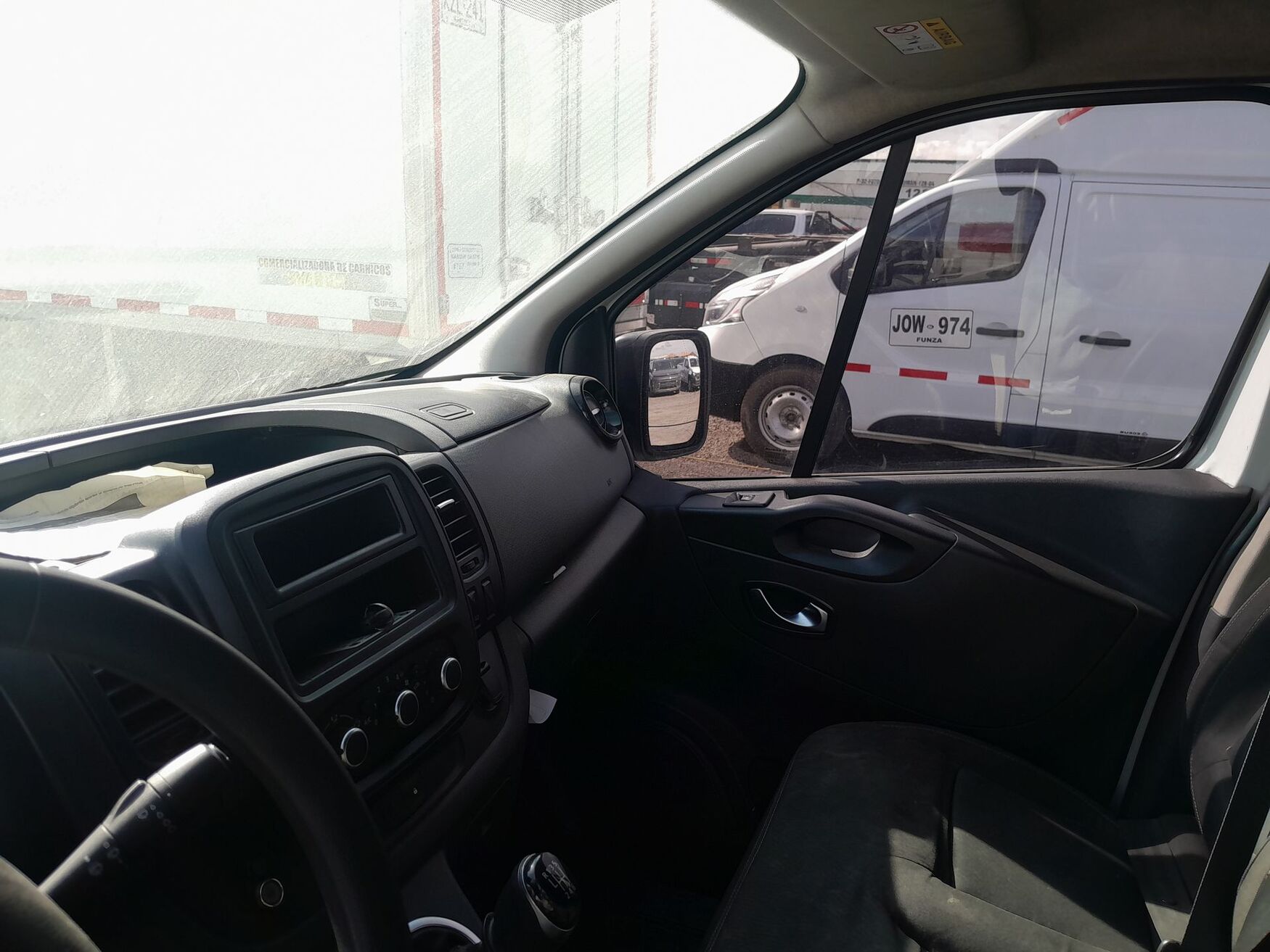Renault - Trafic - 2021 image number 2
