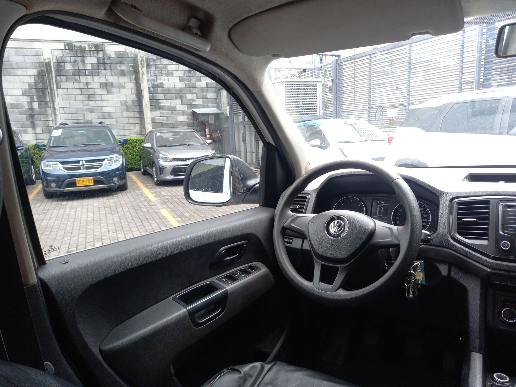 Volkswagen - Amarok - 2023 image number 11