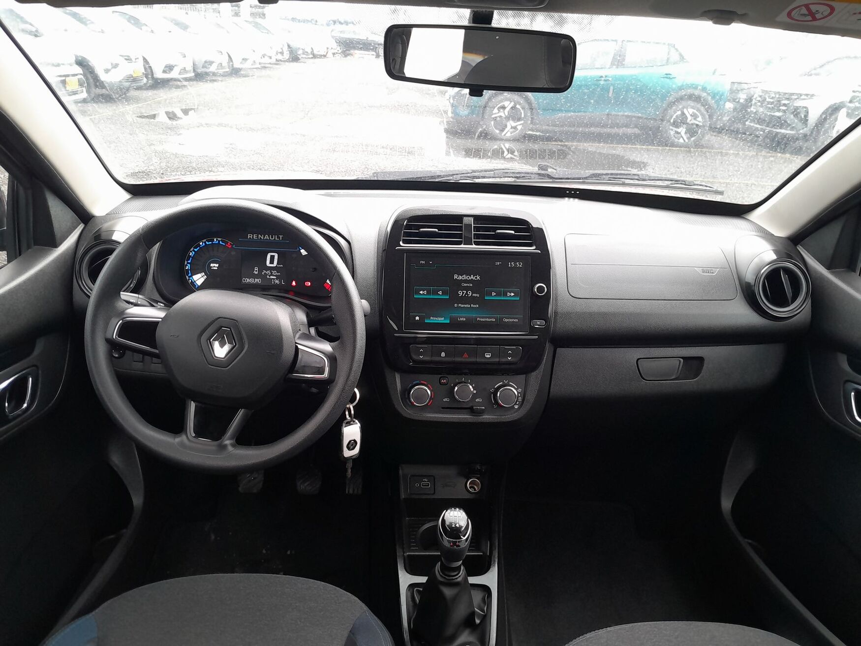 Renault - Kwid - 2025 image number 11