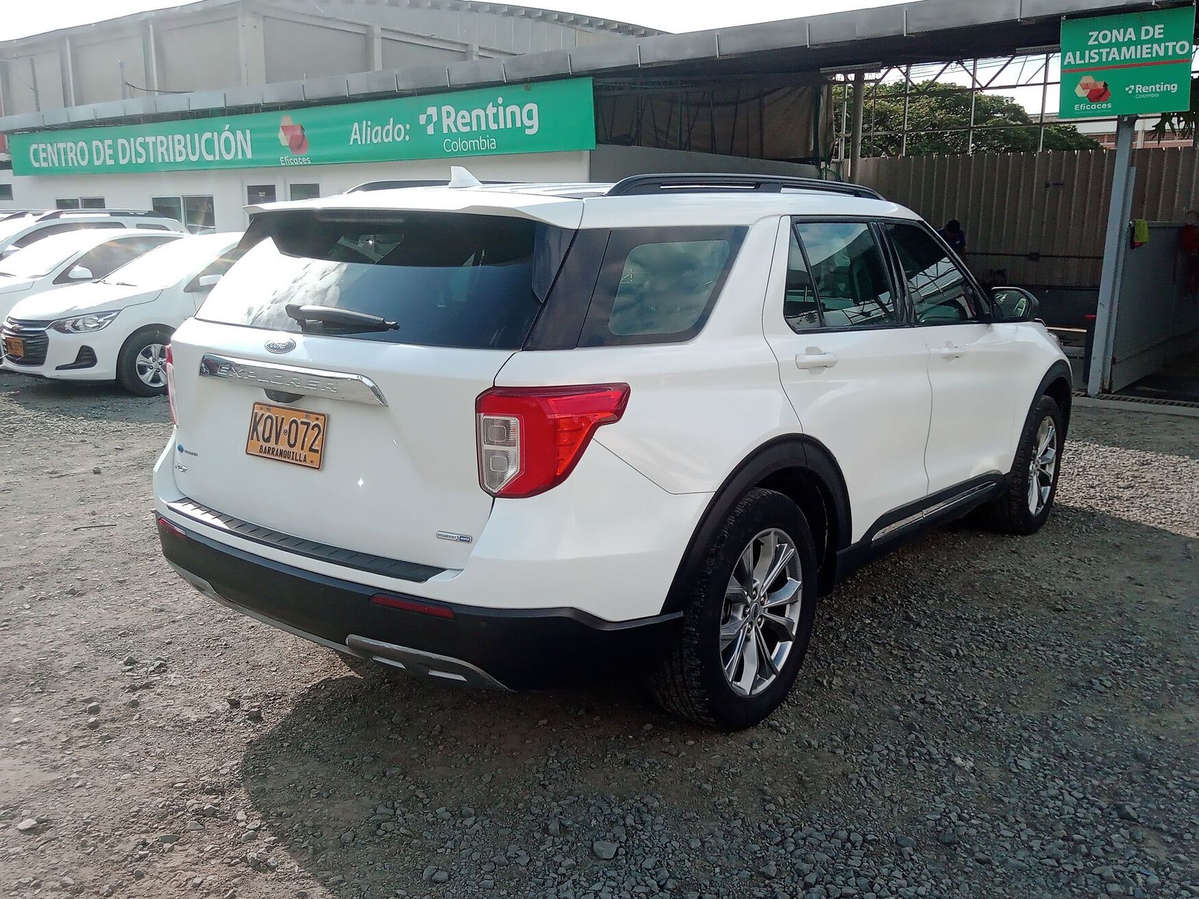 Ford - Explorer - 2021 image number 9