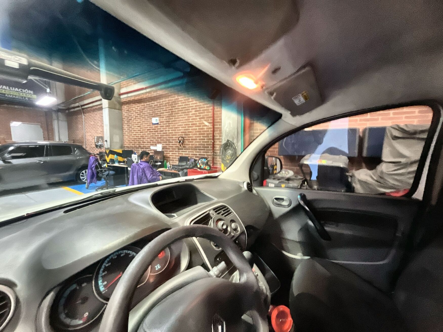 Renault - Kangoo ZE - 2020 image number 2