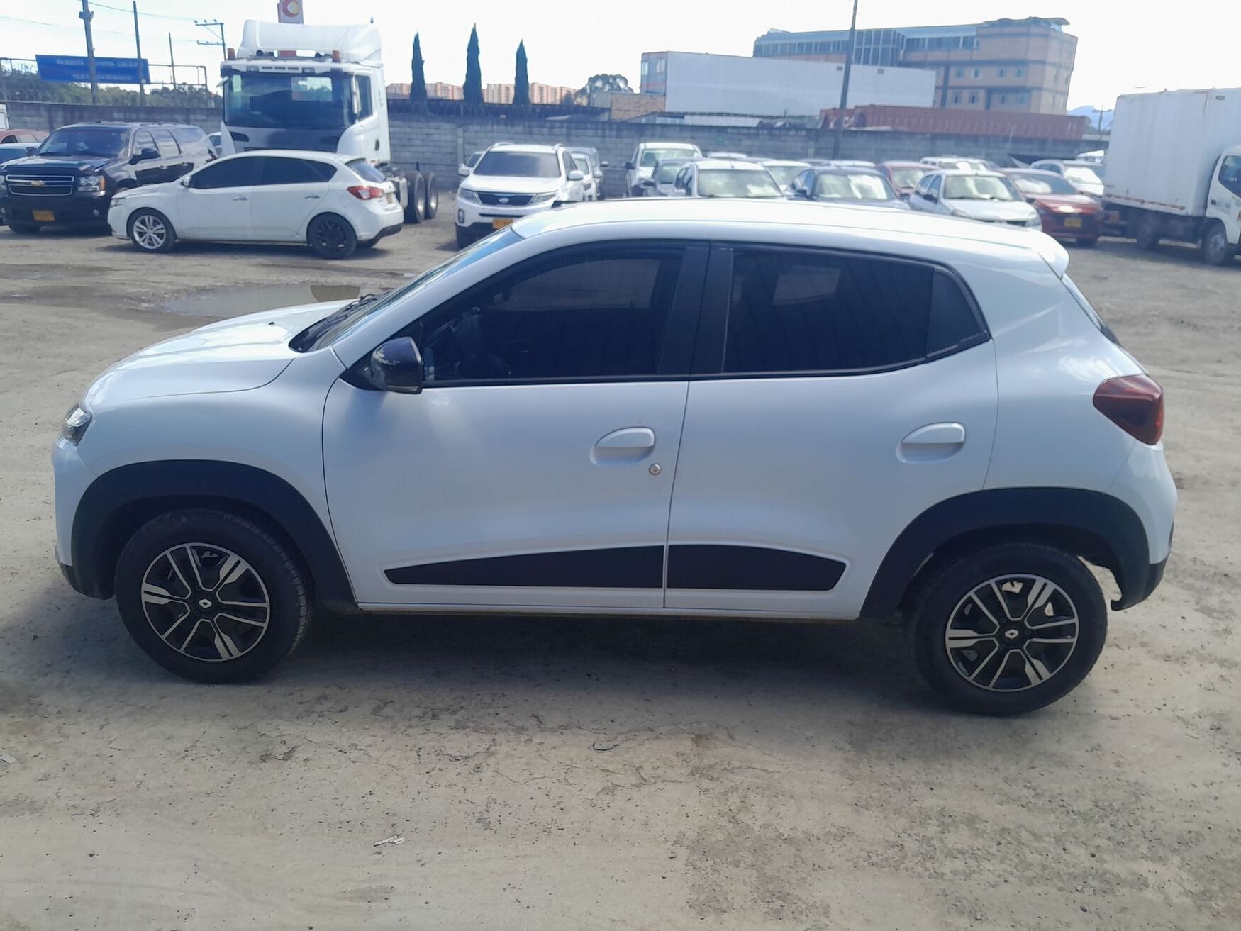 Renault - Kwid - 2025 image number 6