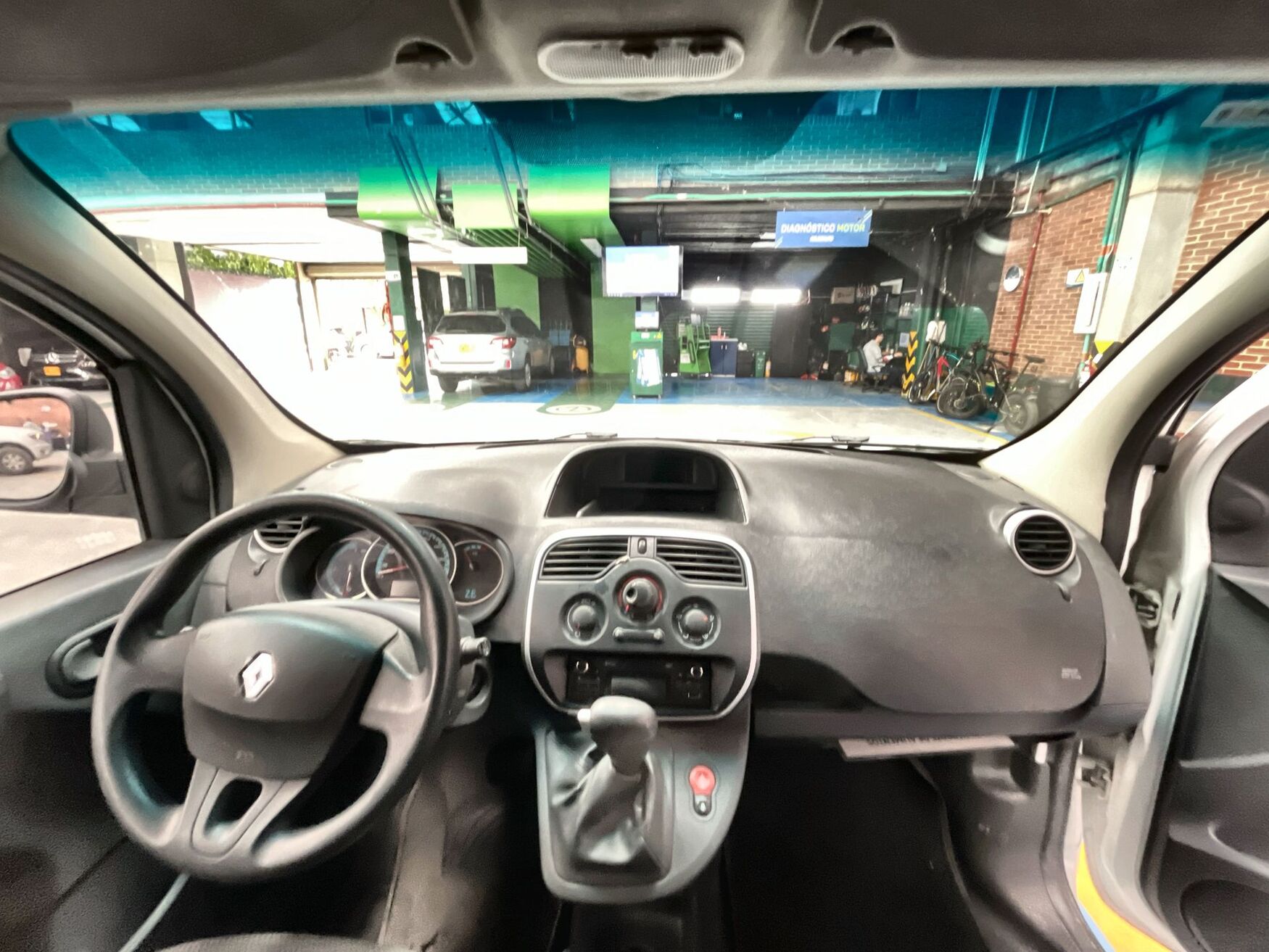 Renault - Kangoo ZE - 2020 image number 11