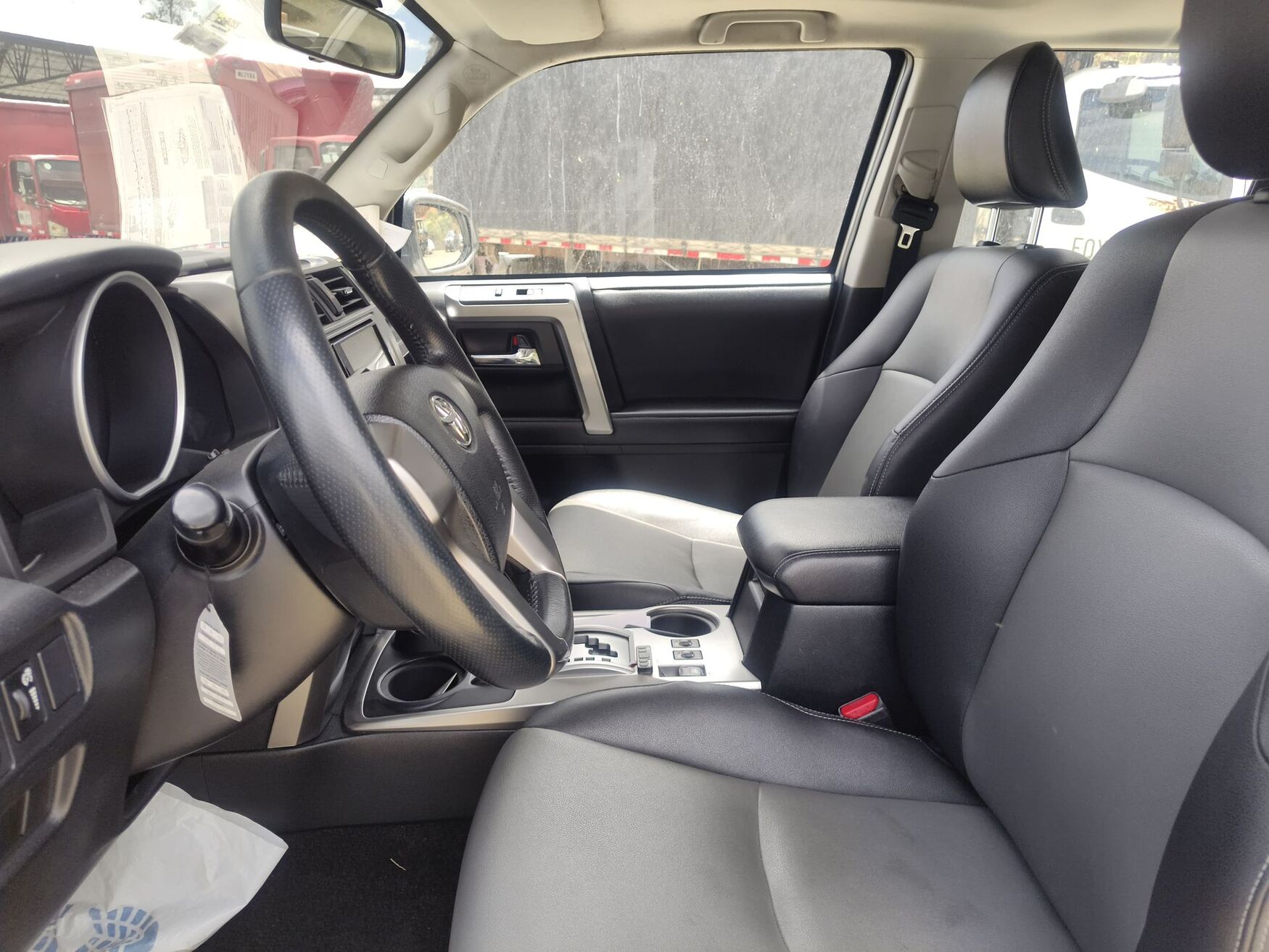 Toyota - 4Runner - 2018 image number 2