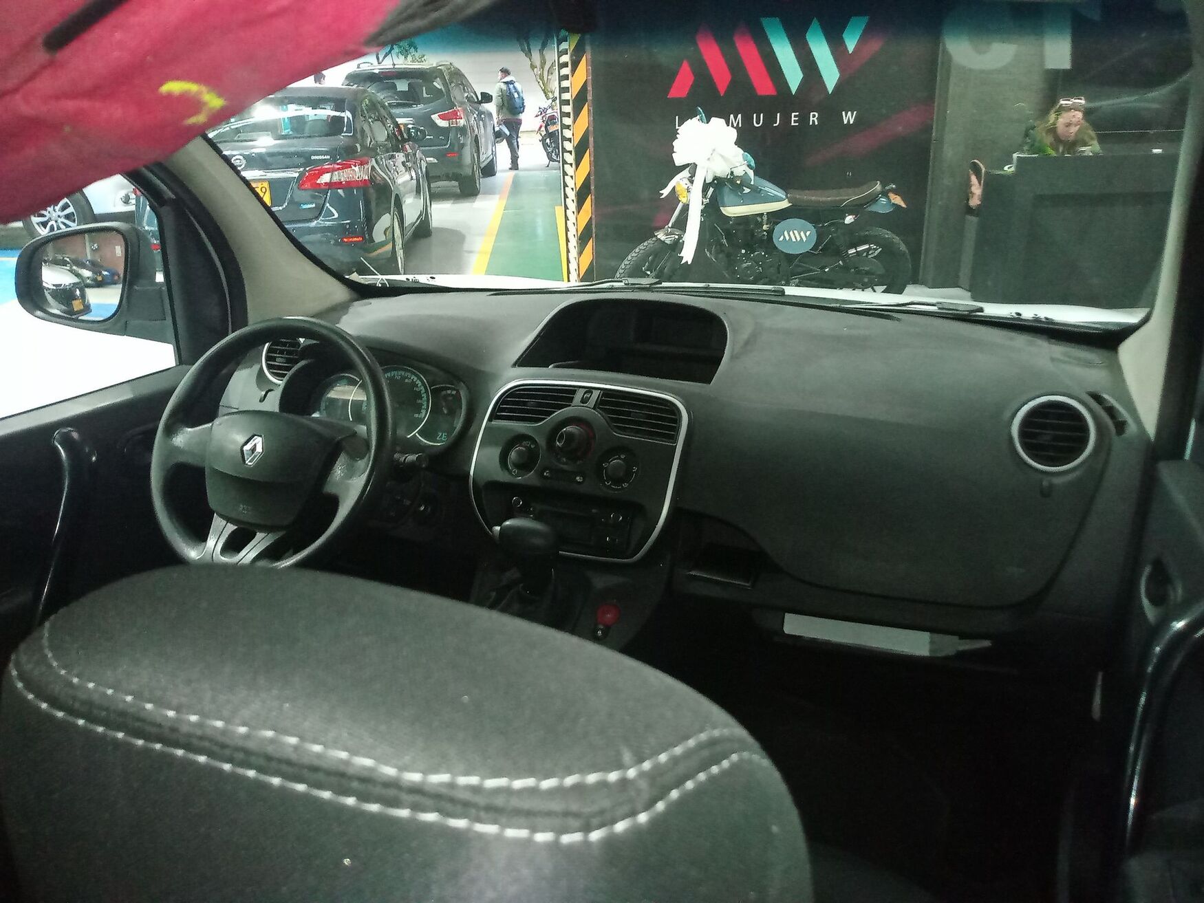 Renault - Kangoo ZE - 2020 image number 11