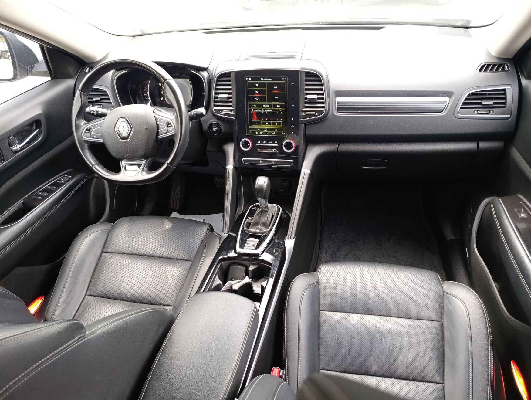 Renault - Koleos - 2022 image number 11