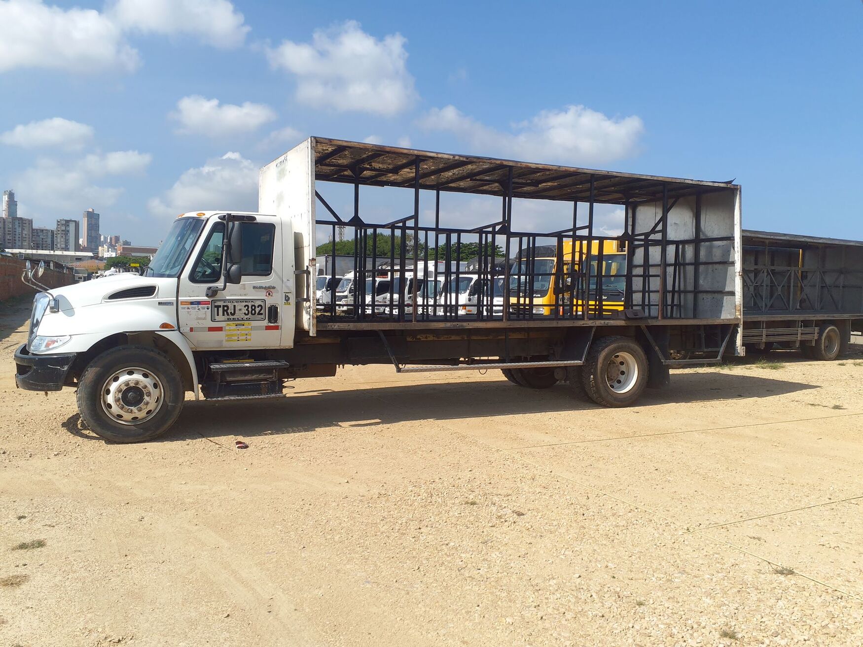 International - 4300 - 2012 image number 6