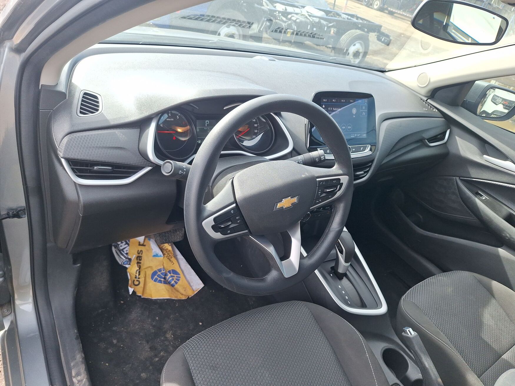 Chevrolet - Onix - 2025 image number 11