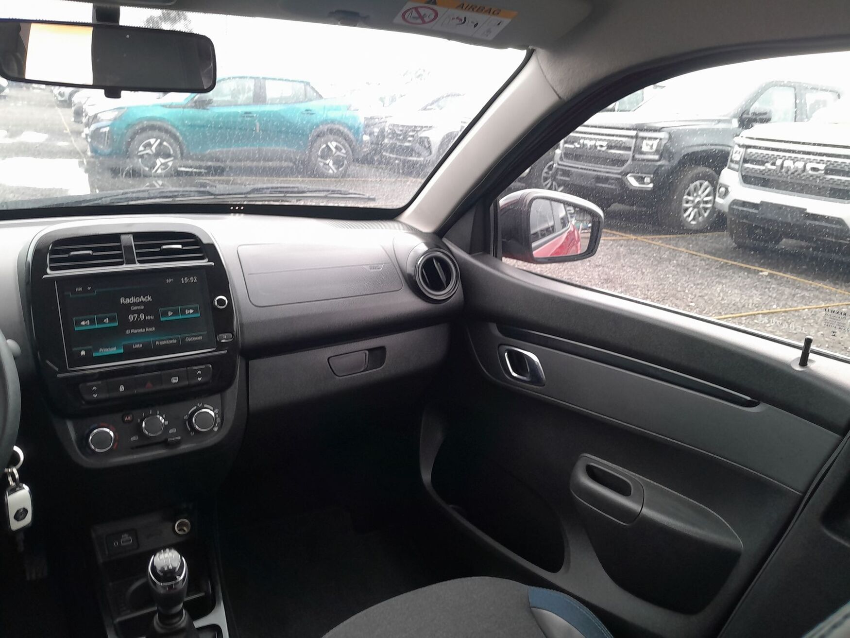 Renault - Kwid - 2025 image number 2