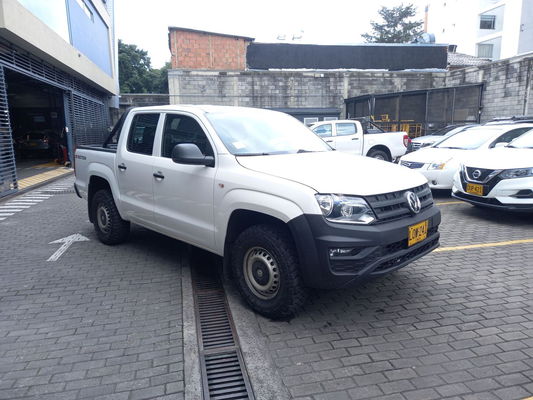 Volkswagen - Amarok - 2023 image number 1