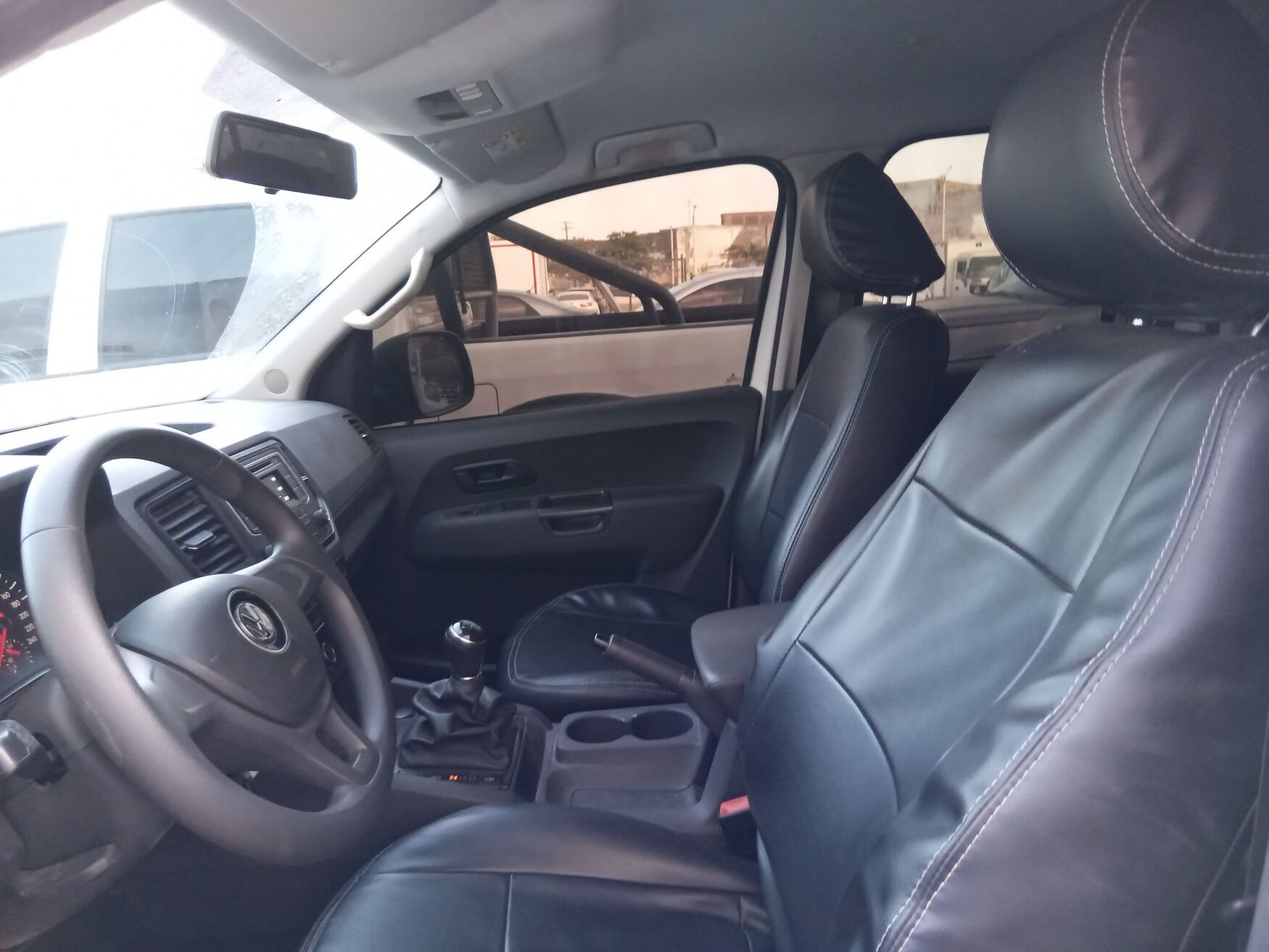 Volkswagen - Amarok - 2023 image number 2