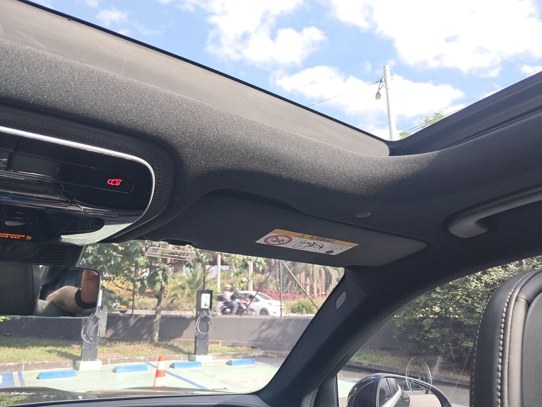 Mercedes Benz - GLC300 - 2025 image number 3