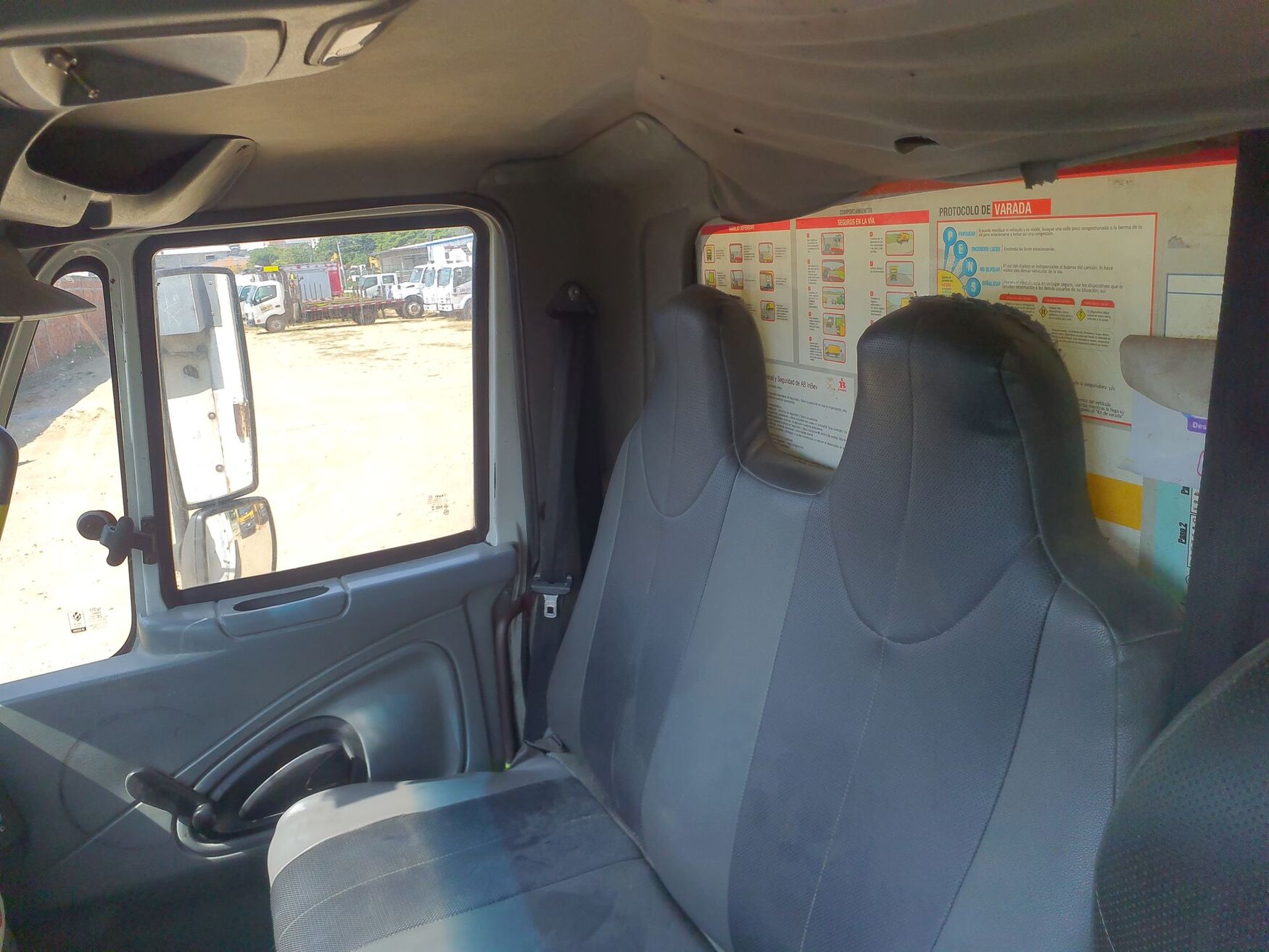 International - 4300 - 2012 image number 3