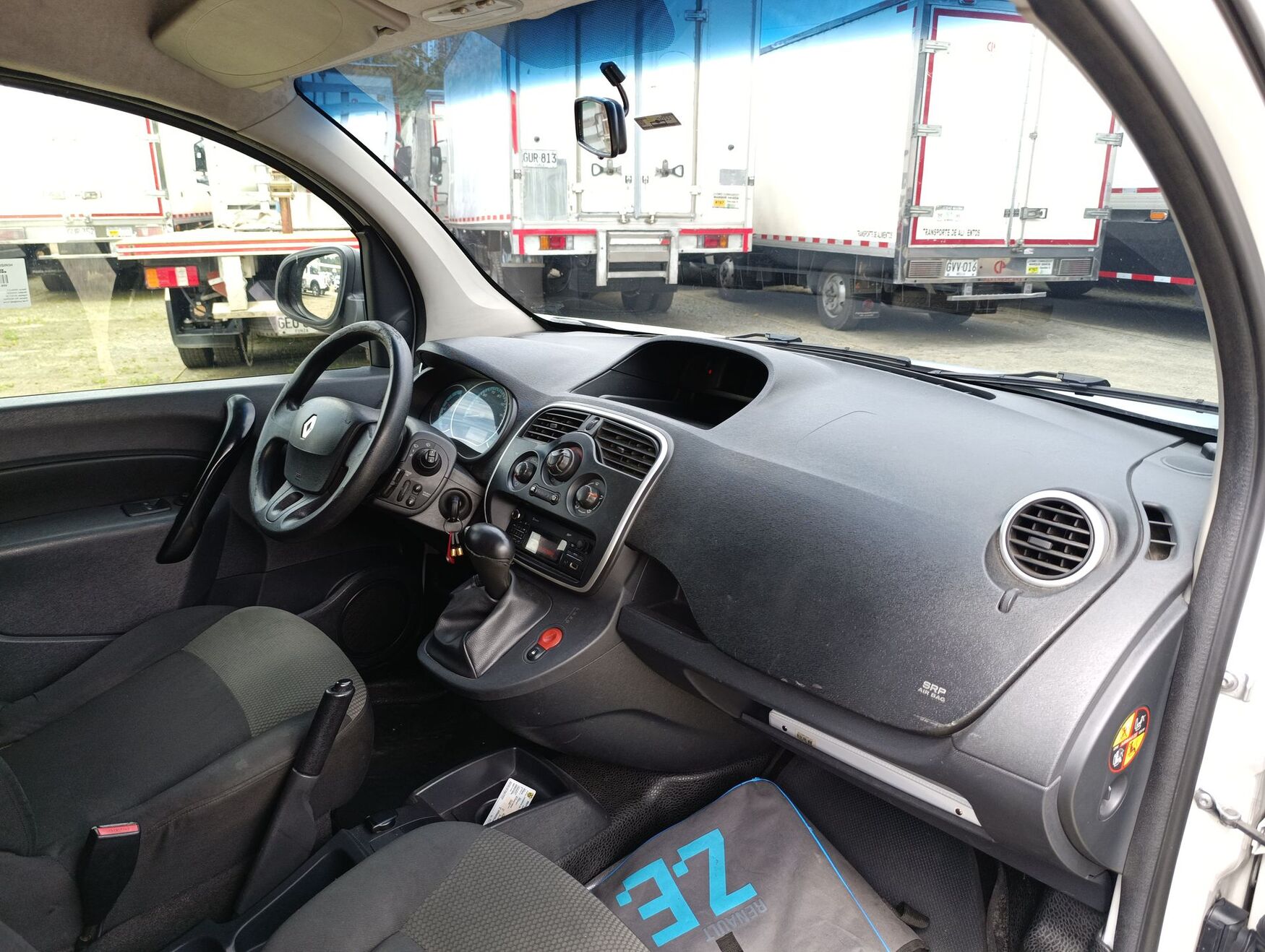 Renault - Kangoo ZE - 2019 image number 11
