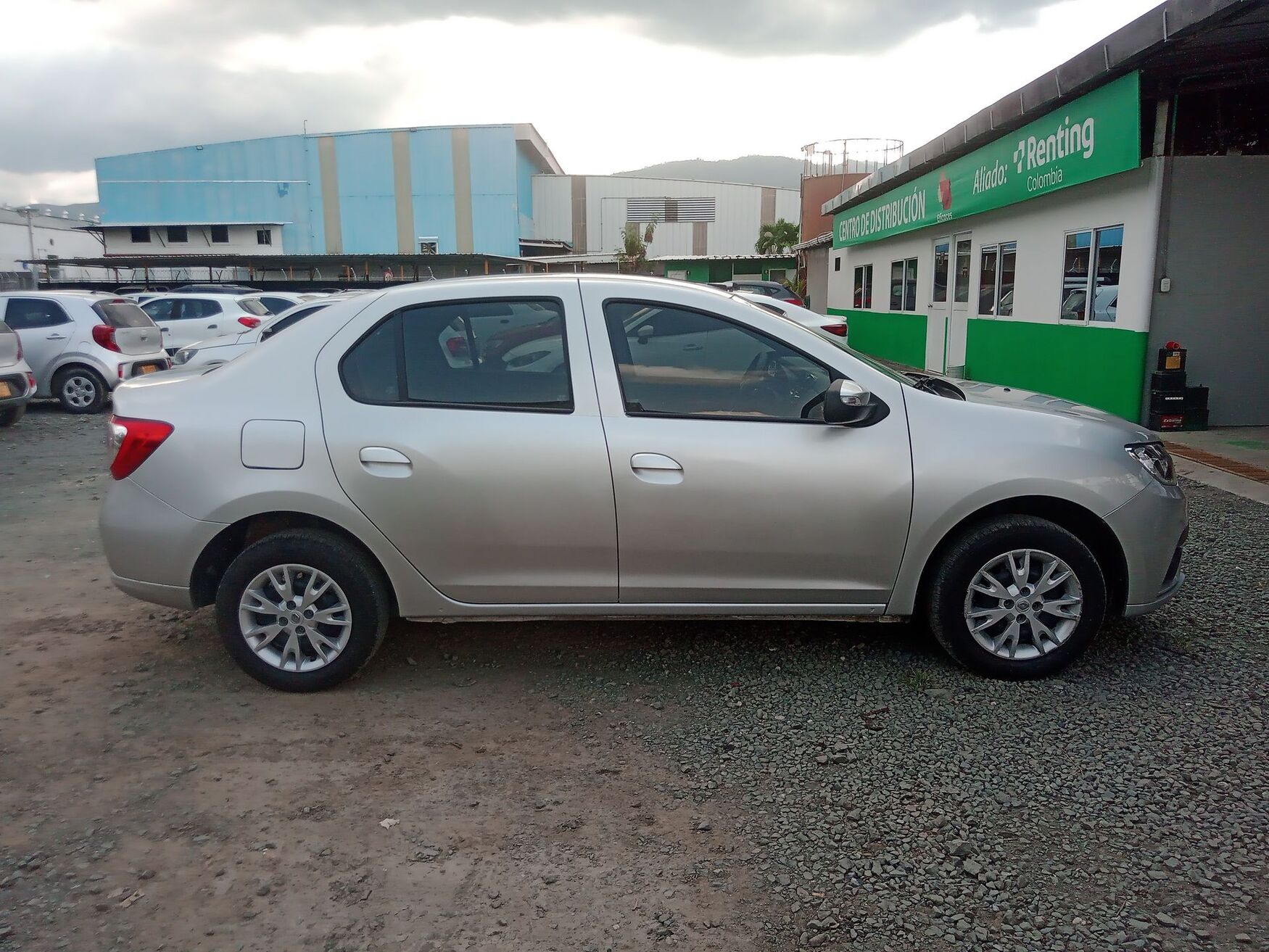 Renault - Logan - 2025 image number 10