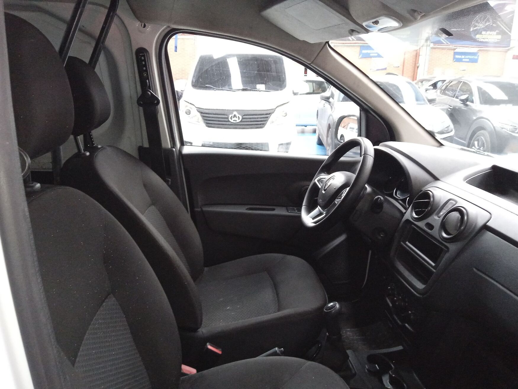 Renault - Kangoo - 2025 image number 3