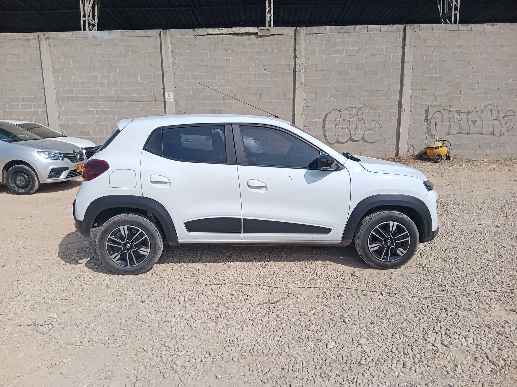 Renault - Kwid - 2025 image number 10
