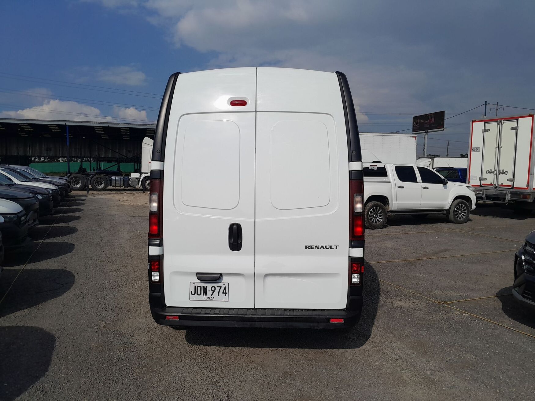 Renault - Trafic - 2021 image number 8