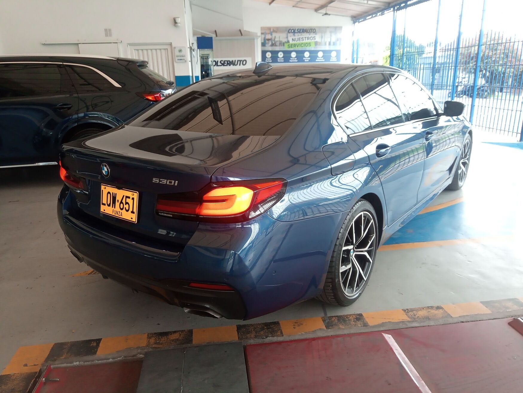 BMW - 530i - 2023 image number 9