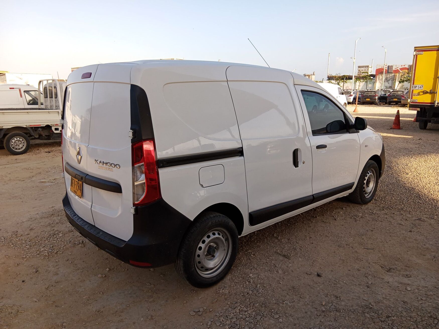 Renault - Kangoo - 2023 image number 9