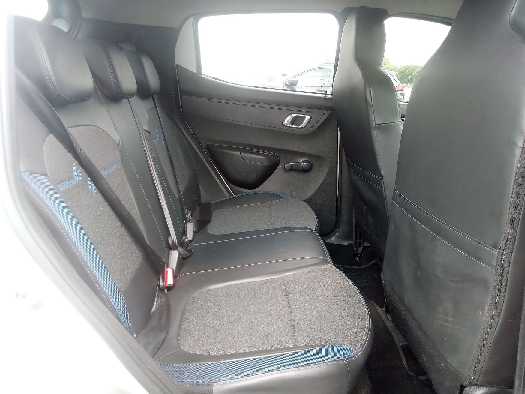 Renault - Kwid - 2025 image number 3