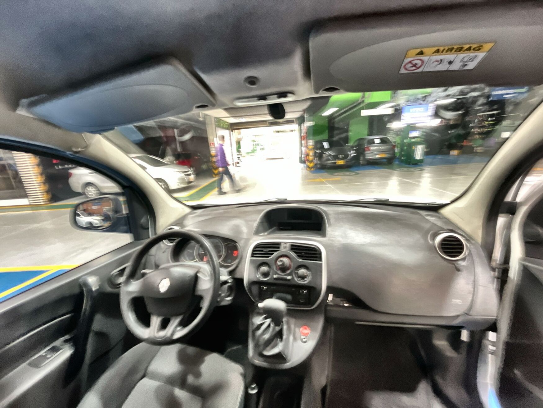 Renault - Kangoo ZE - 2020 image number 11