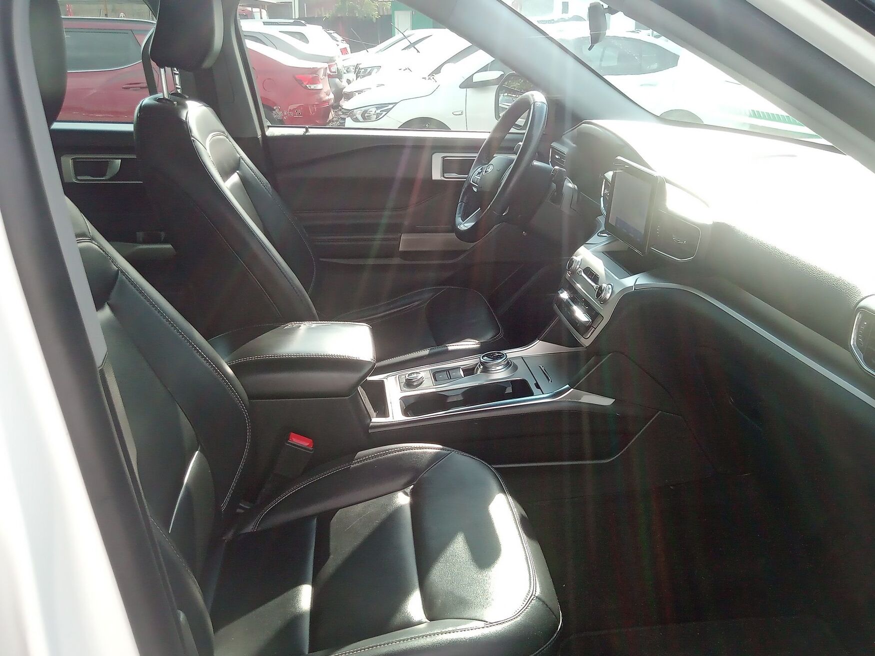 Ford - Explorer - 2021 image number 2