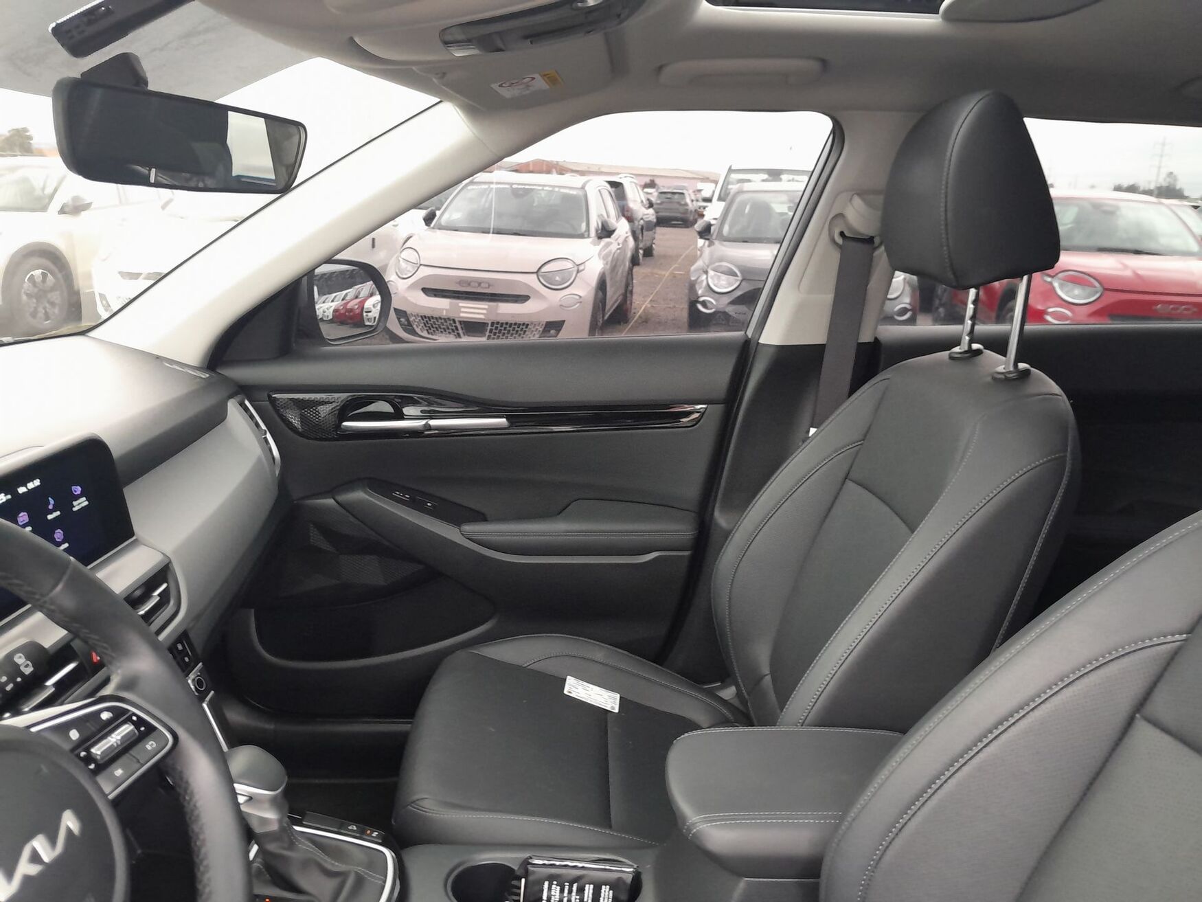 Kia - Seltos - 2025 image number 3