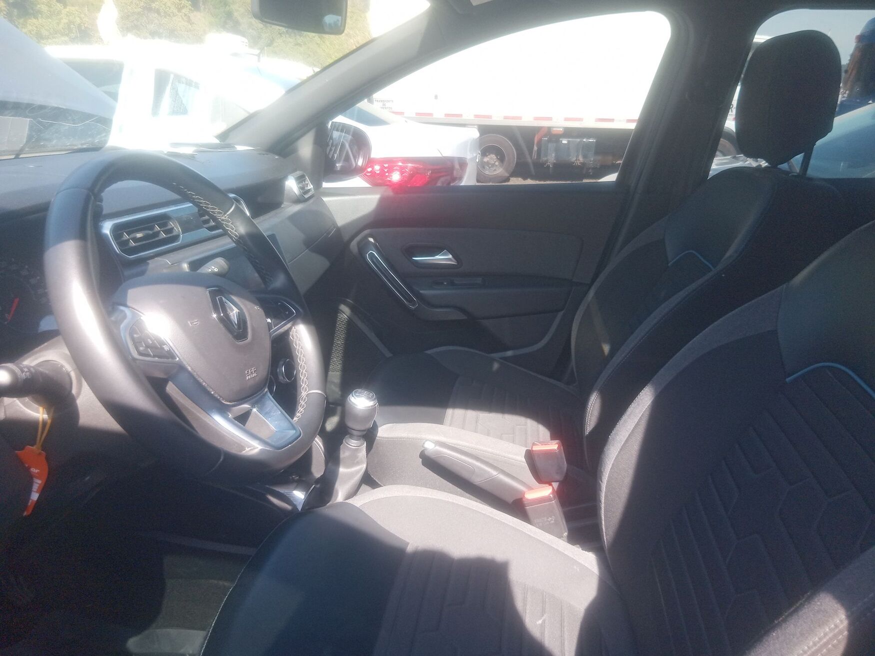 Renault - Duster - 2022 image number 2