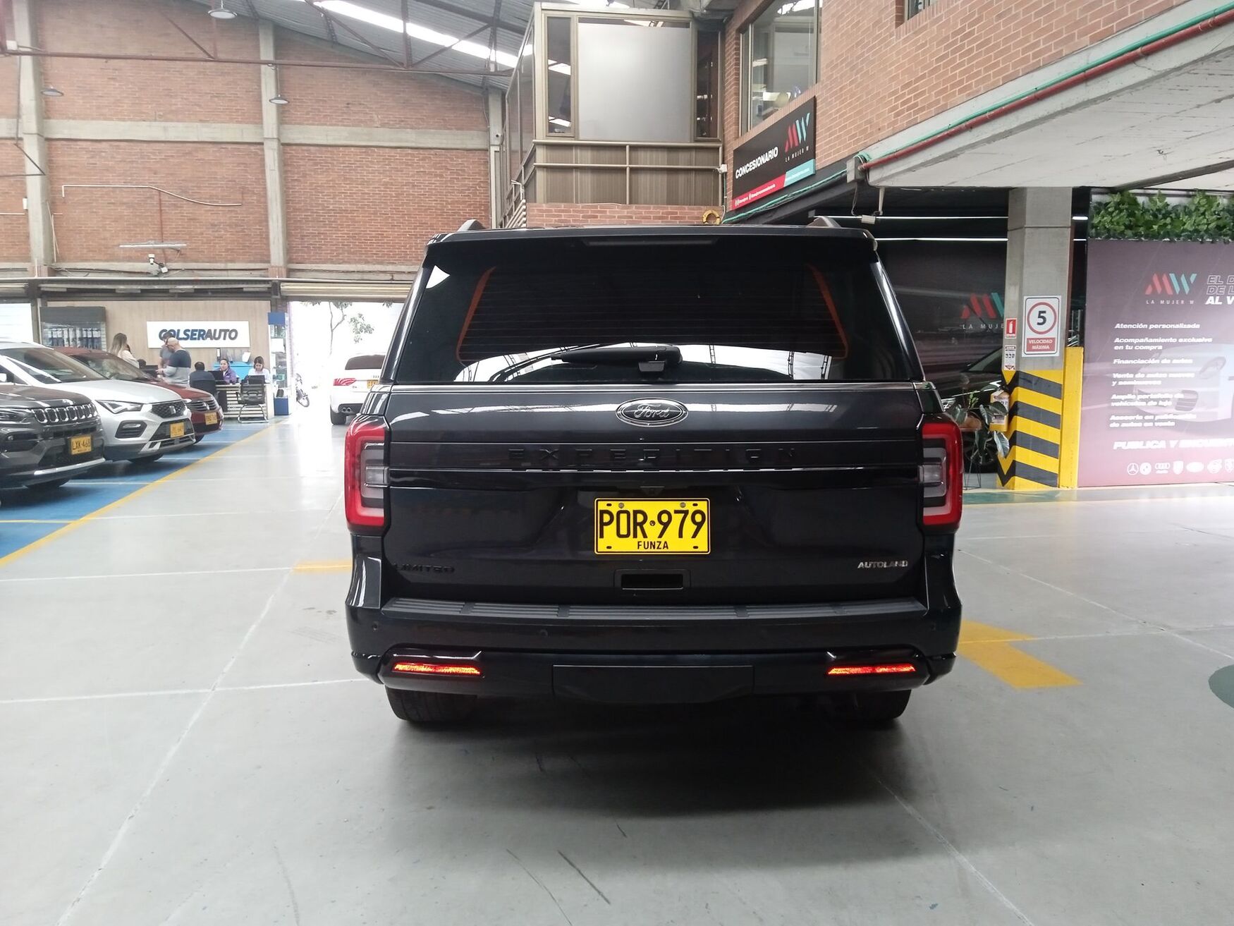 Ford - Expedition - 2024 image number 8
