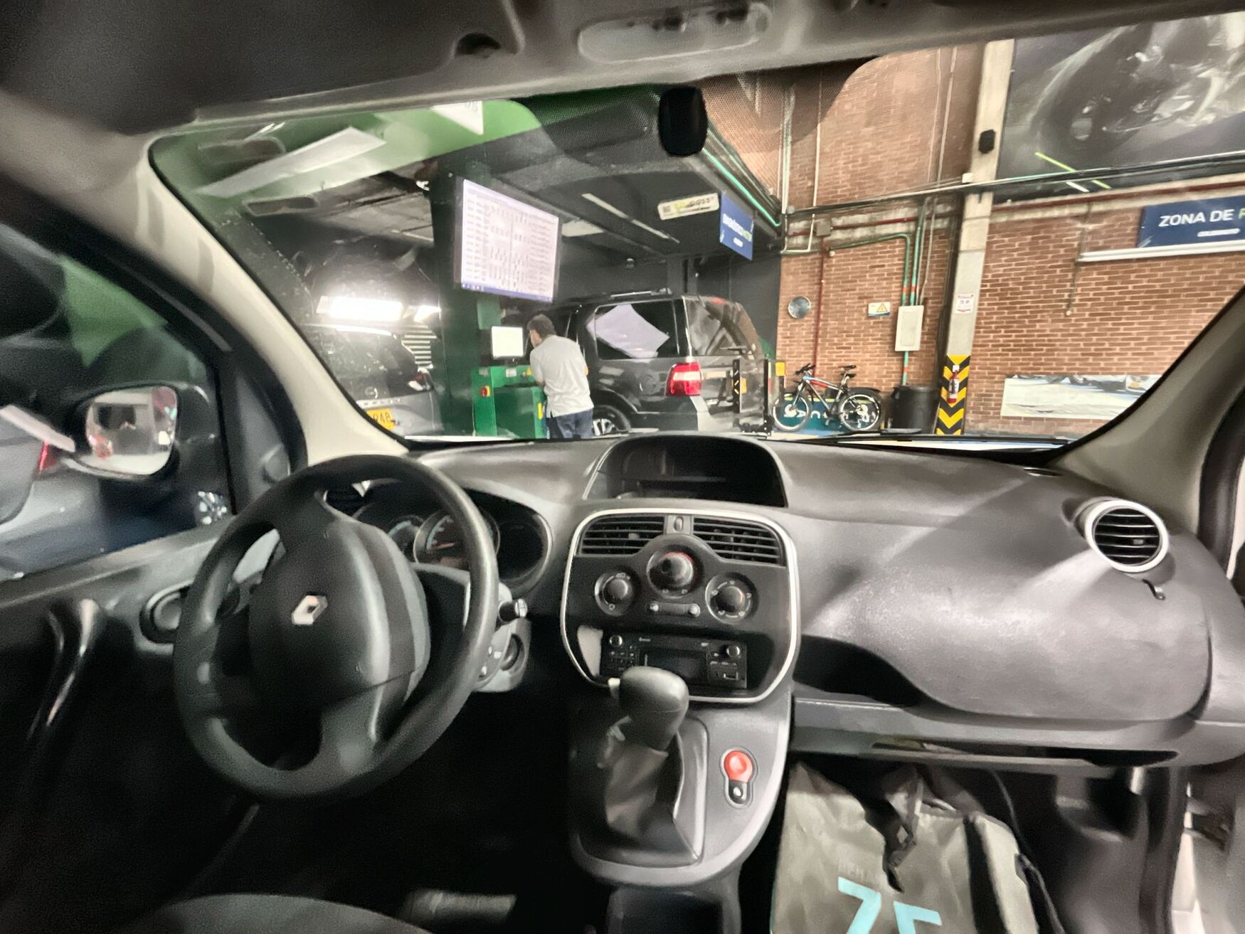 Renault - Kangoo ZE - 2020 image number 11
