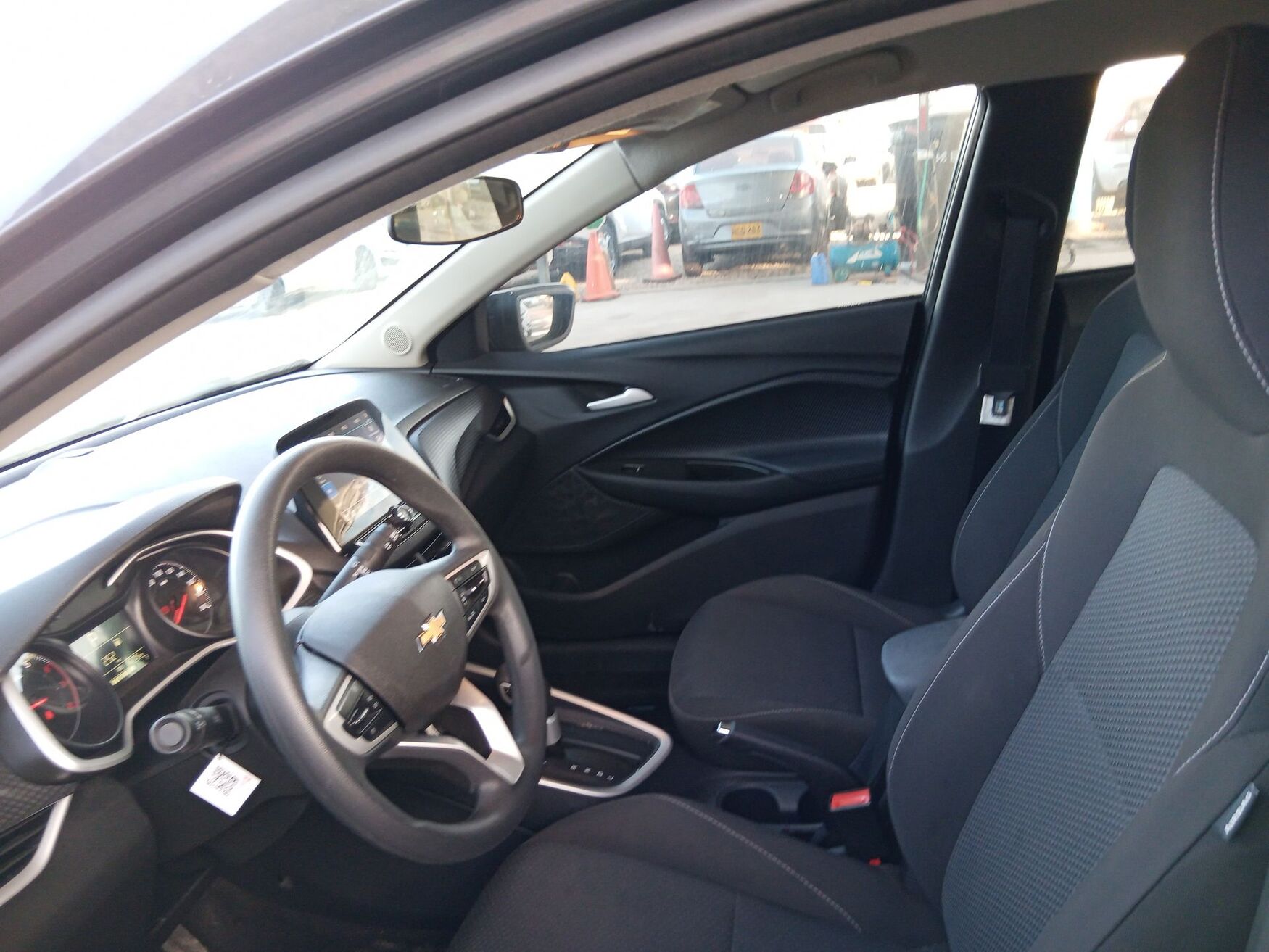 Chevrolet - Onix - 2025 image number 2