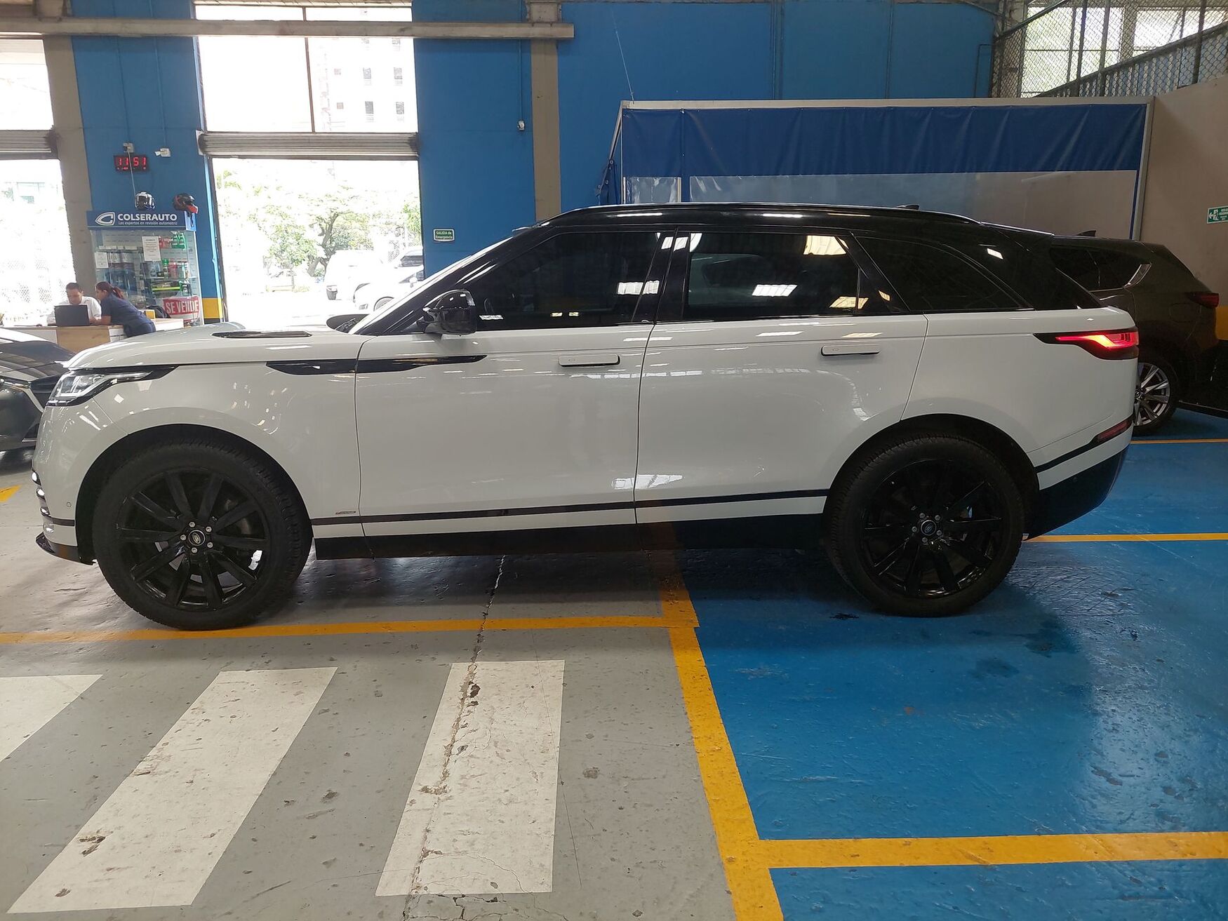 Land Rover - Velar - 2020 image number 6