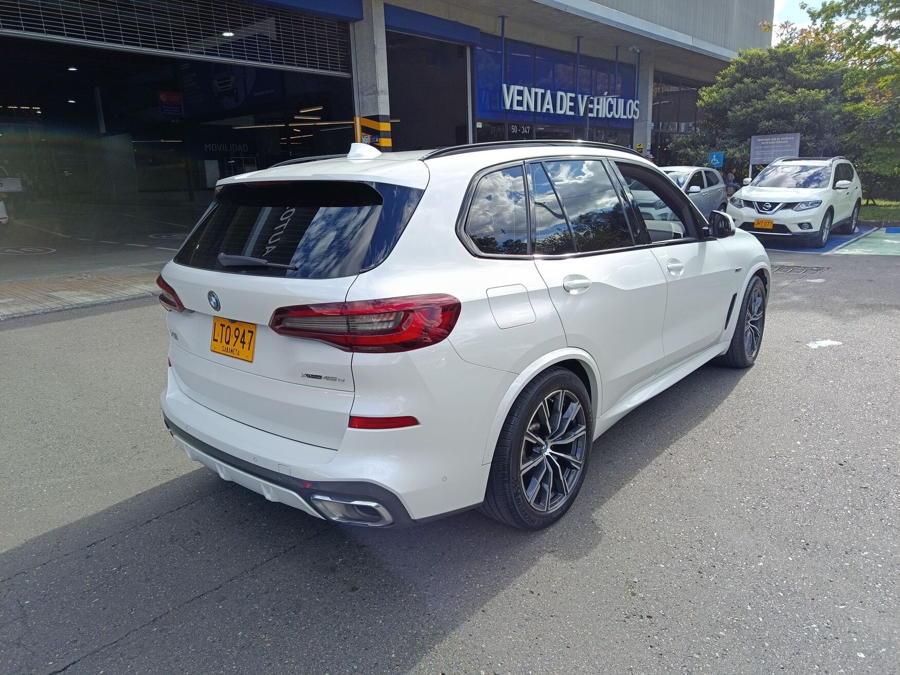 BMW - X5 - 2023 image number 9
