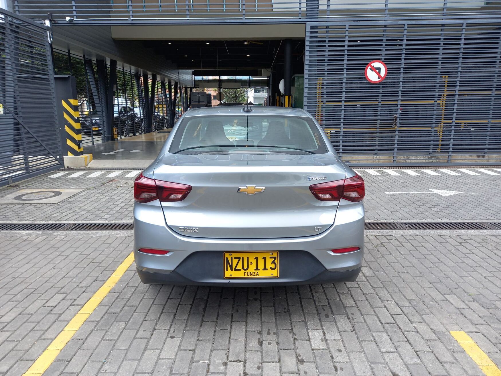 Chevrolet - Onix - 2025 image number 8