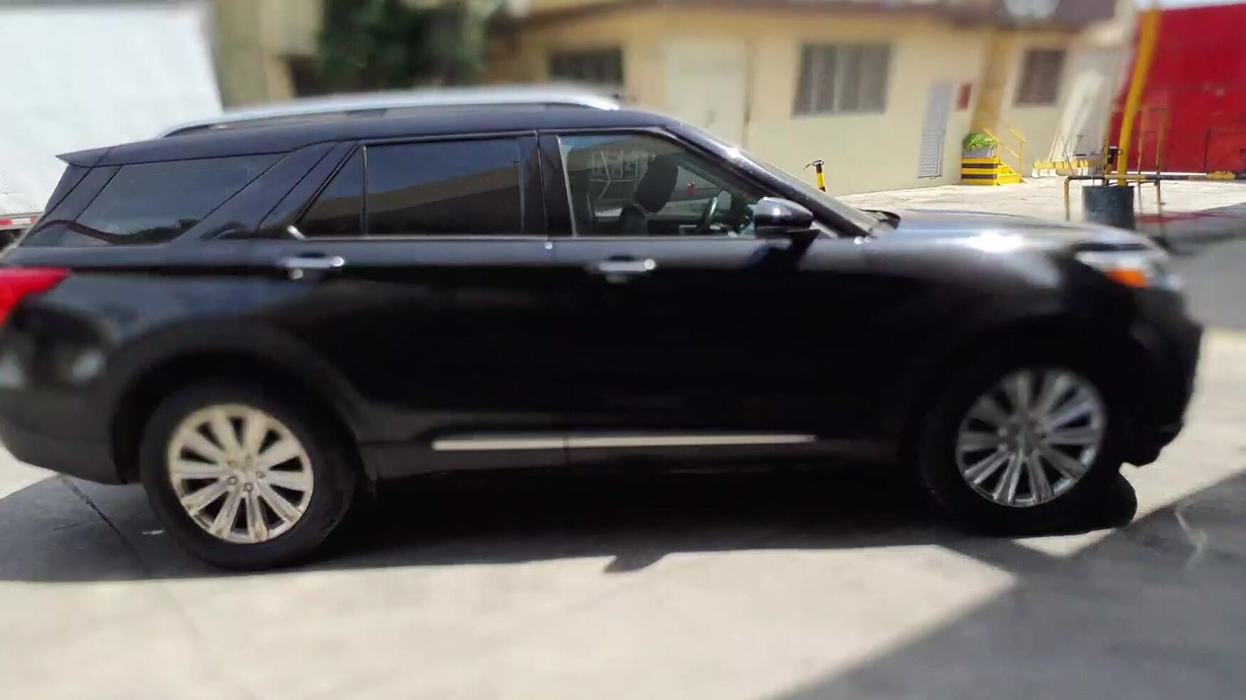 Ford - Explorer - 2021 image number 10