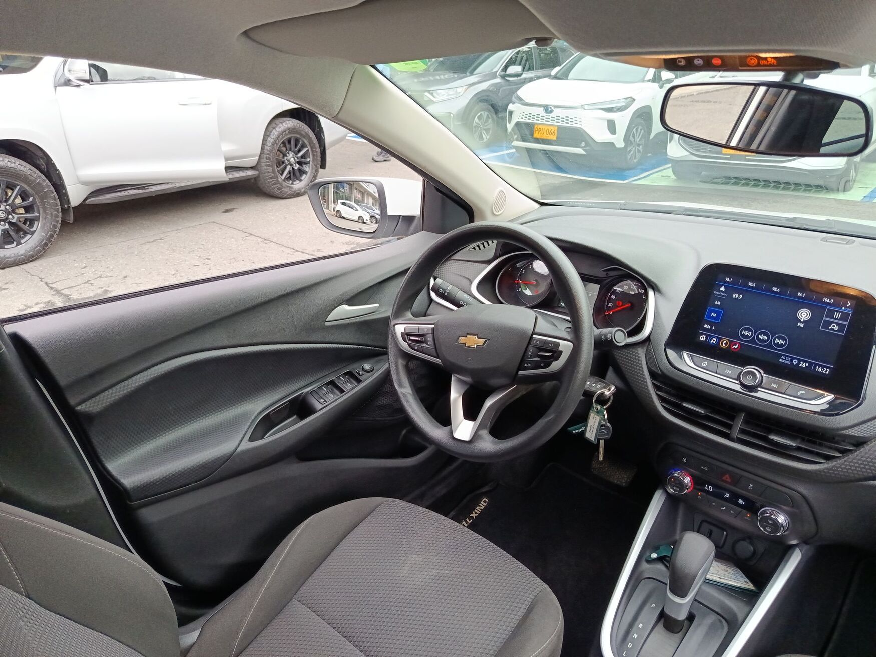 Chevrolet - Onix - 2025 image number 11