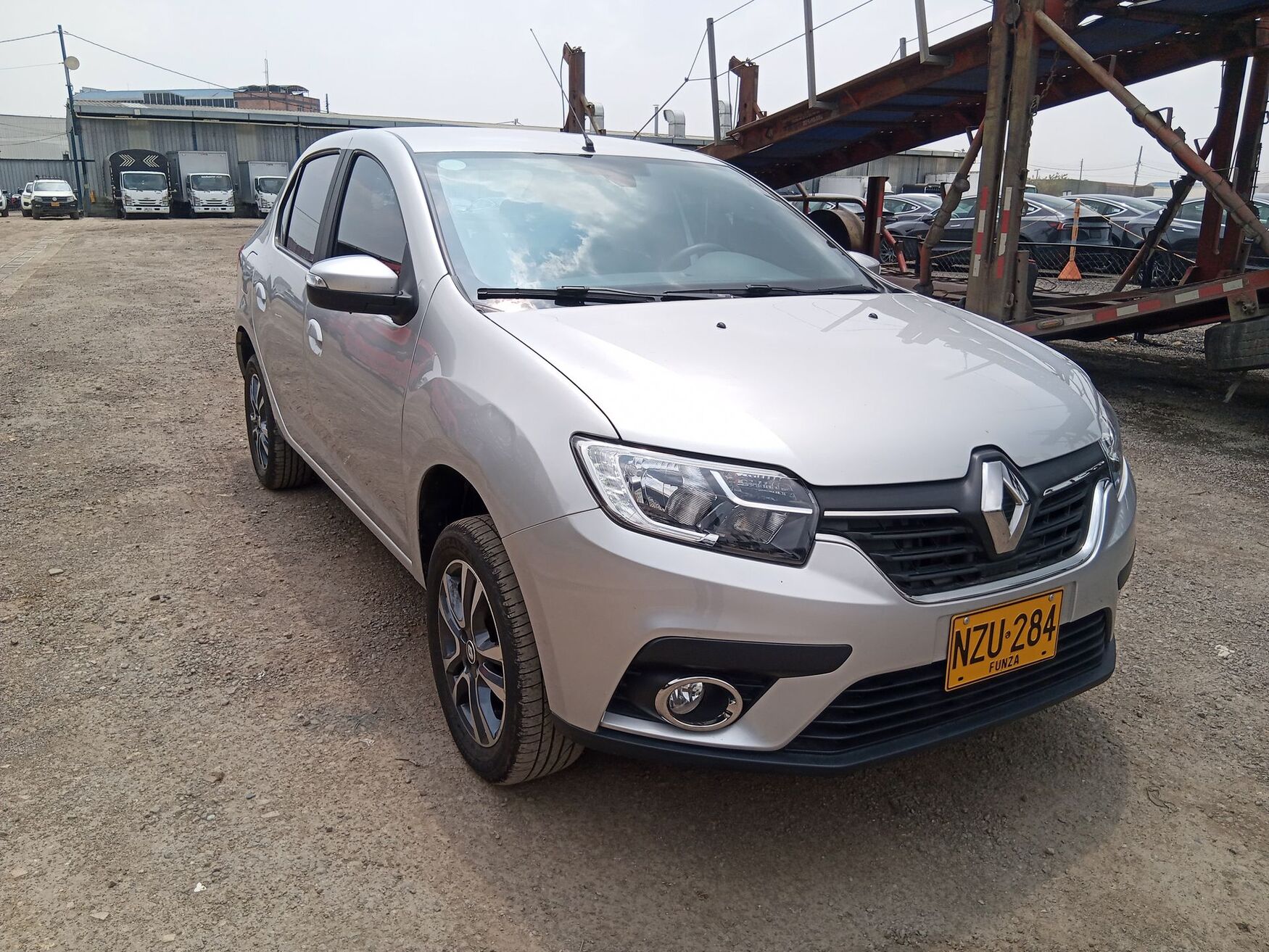 Renault - Logan - 2026 image number 1