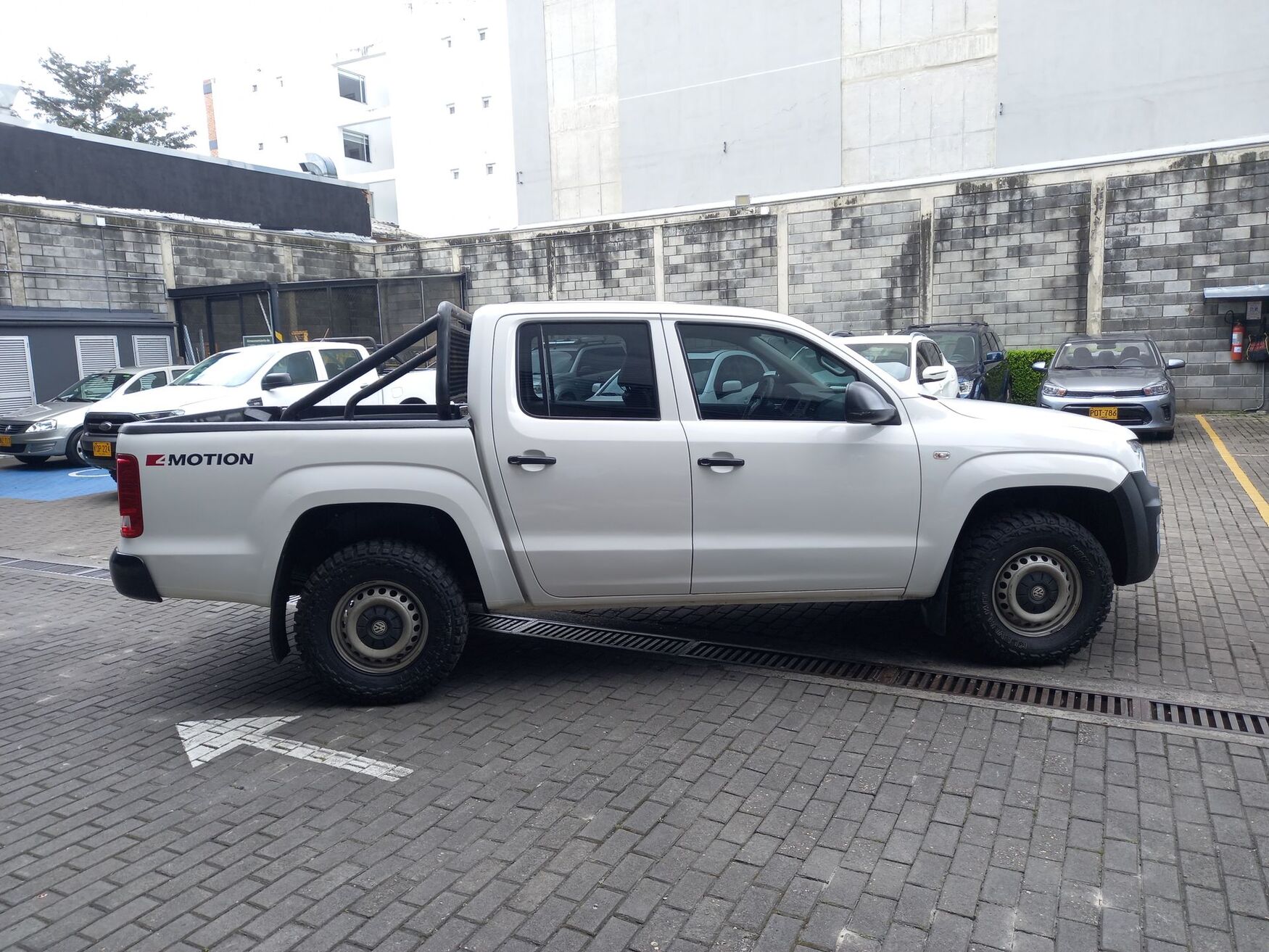 Volkswagen - Amarok - 2023 image number 10