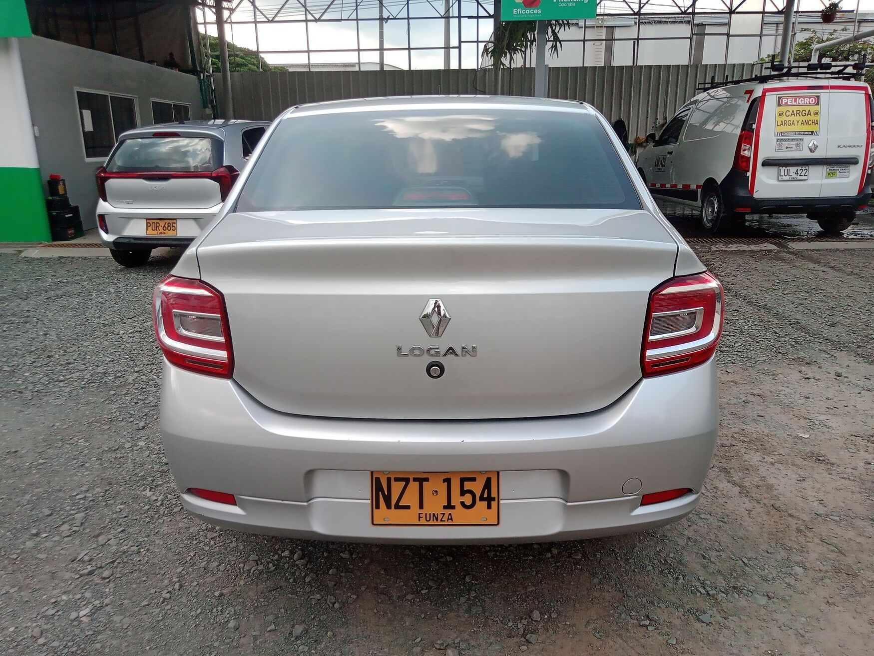 Renault - Logan - 2025 image number 8