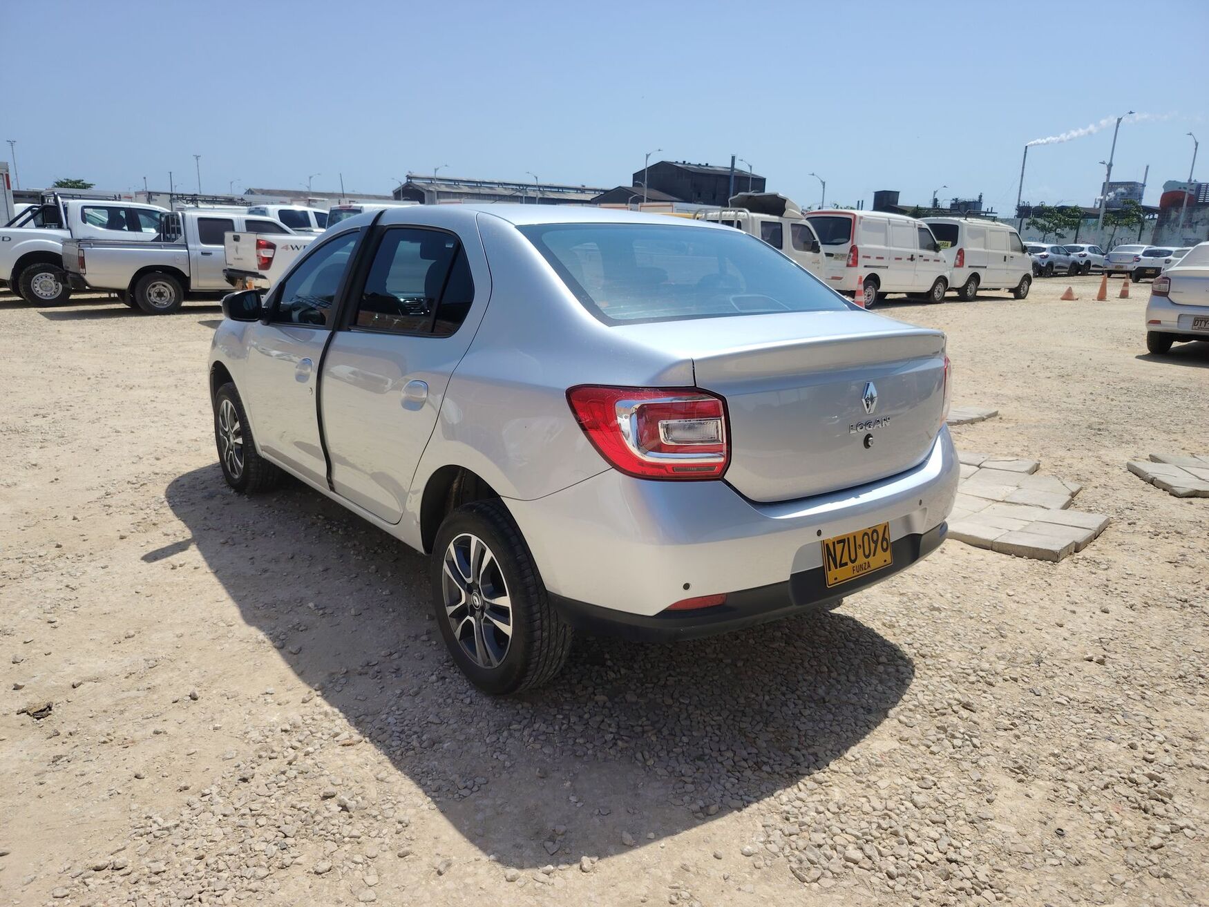 Renault - Logan - 2026 image number 7