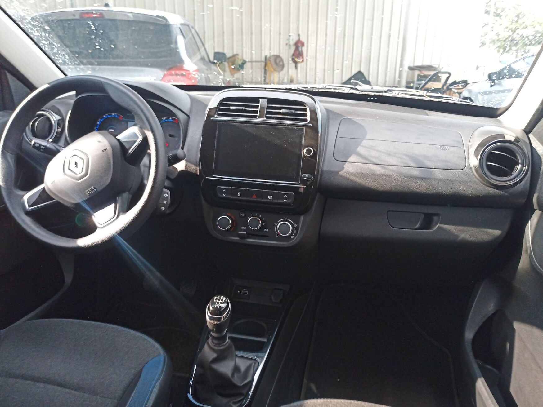 Renault - Kwid - 2025 image number 11