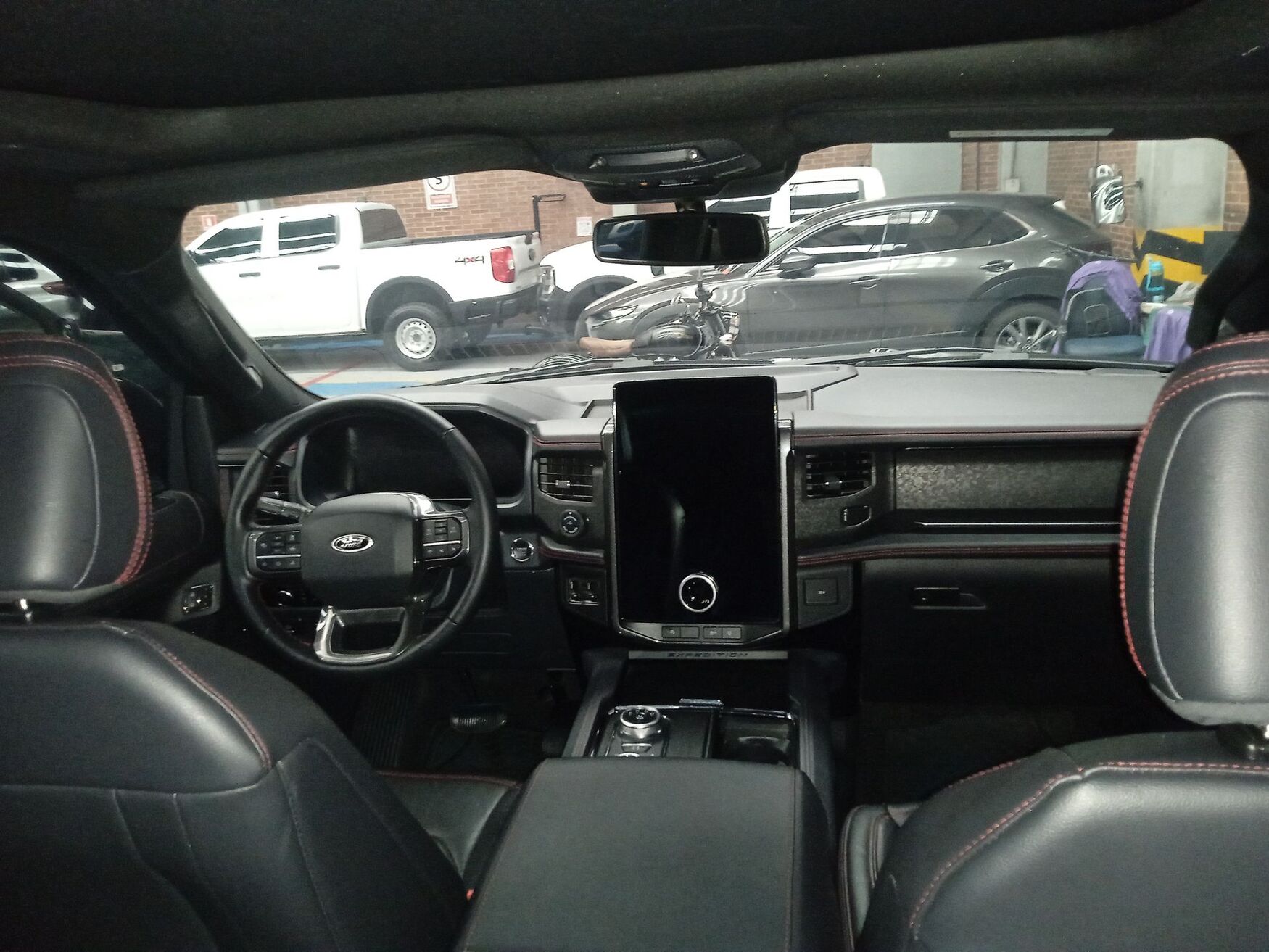 Ford - Expedition - 2024 image number 11