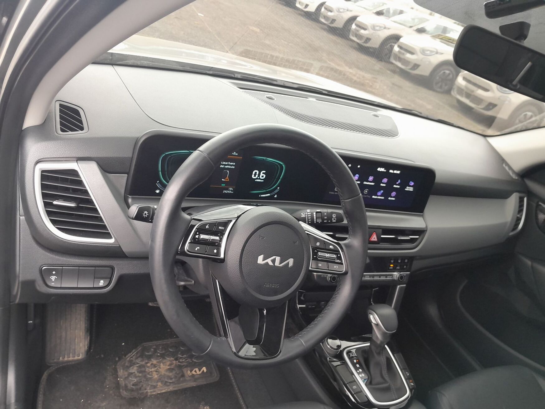 Kia - Seltos - 2025 image number 11