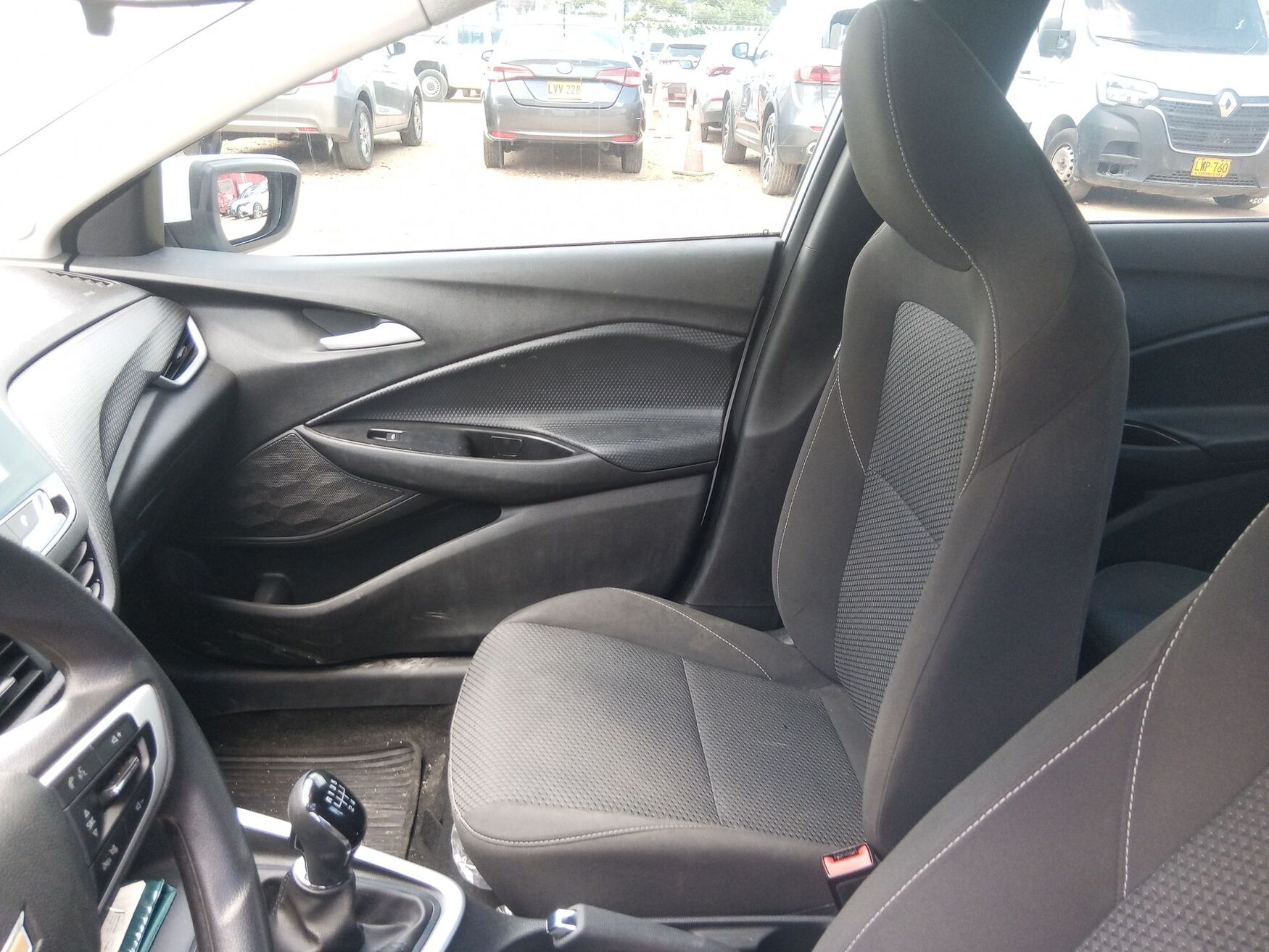 Chevrolet - Onix - 2025 image number 2